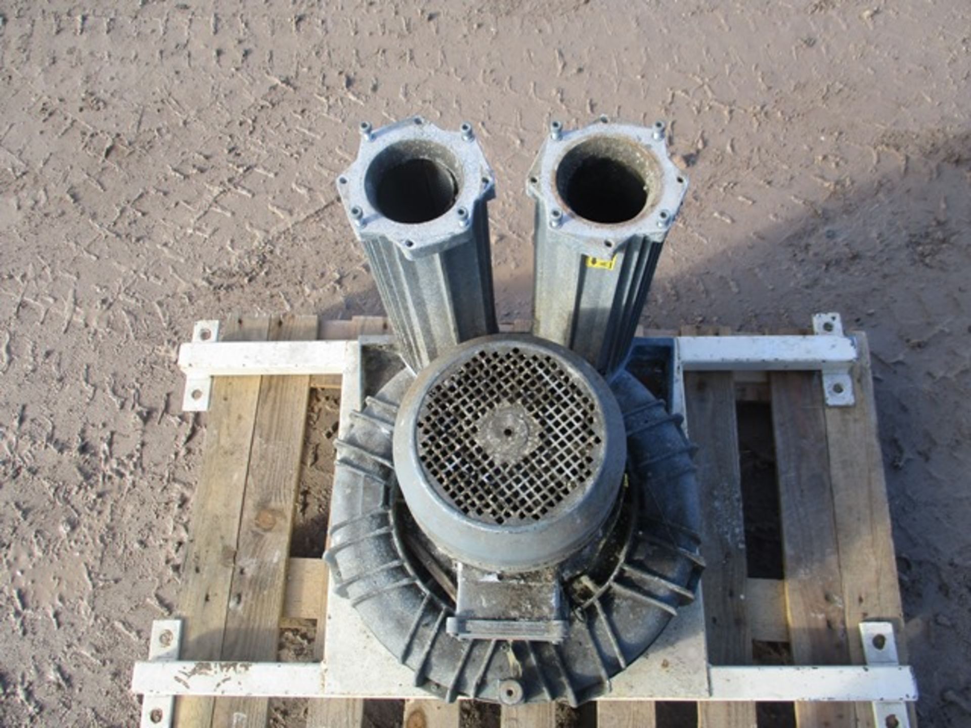 EPZ E20326 Vacuum Pump - Image 2 of 3