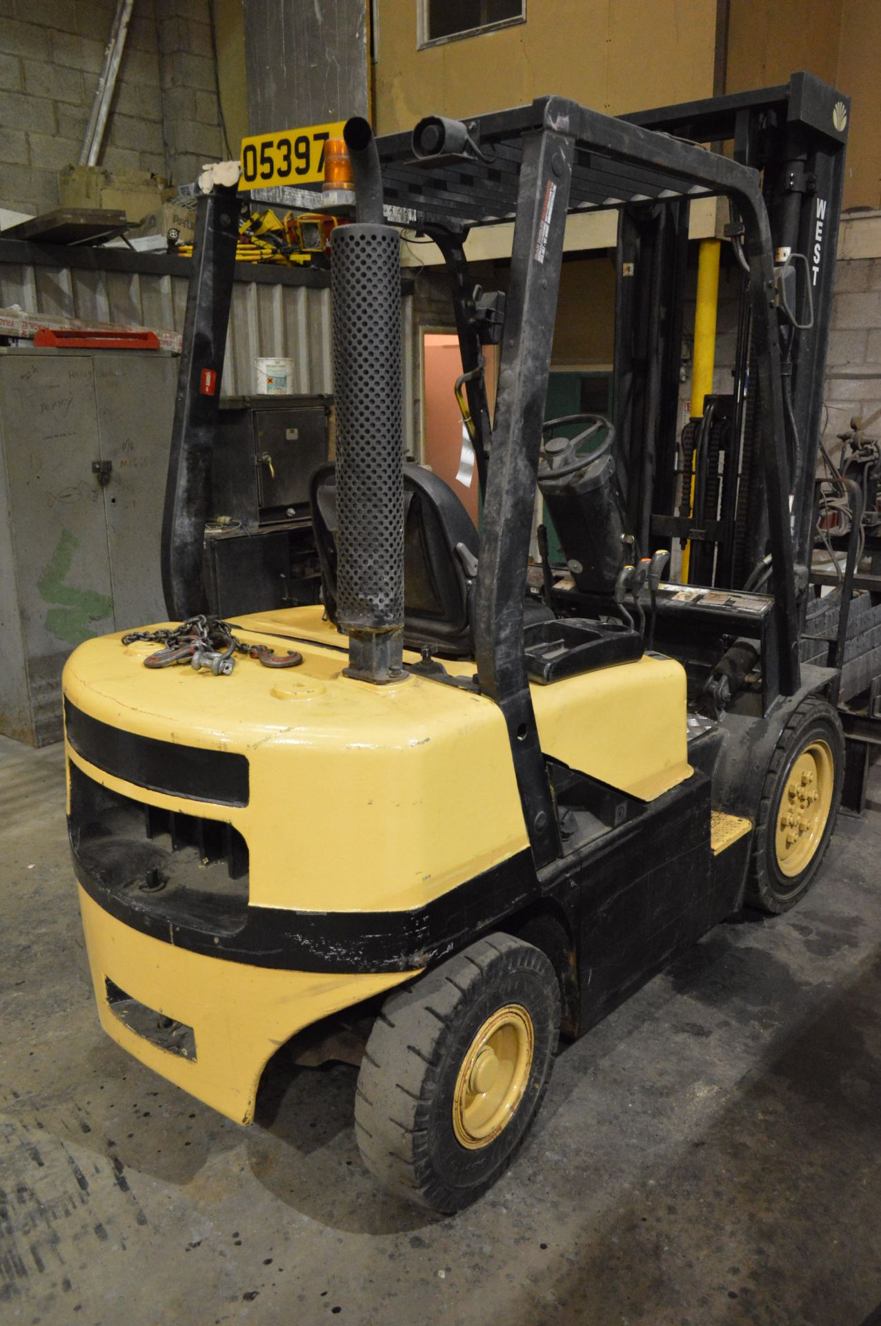 Daewoo D25S-3 2500kg cap. DIESEL ENGINE FORK LIFT TRUCK, serial no. FK-00211, indicated hours at - Image 3 of 8