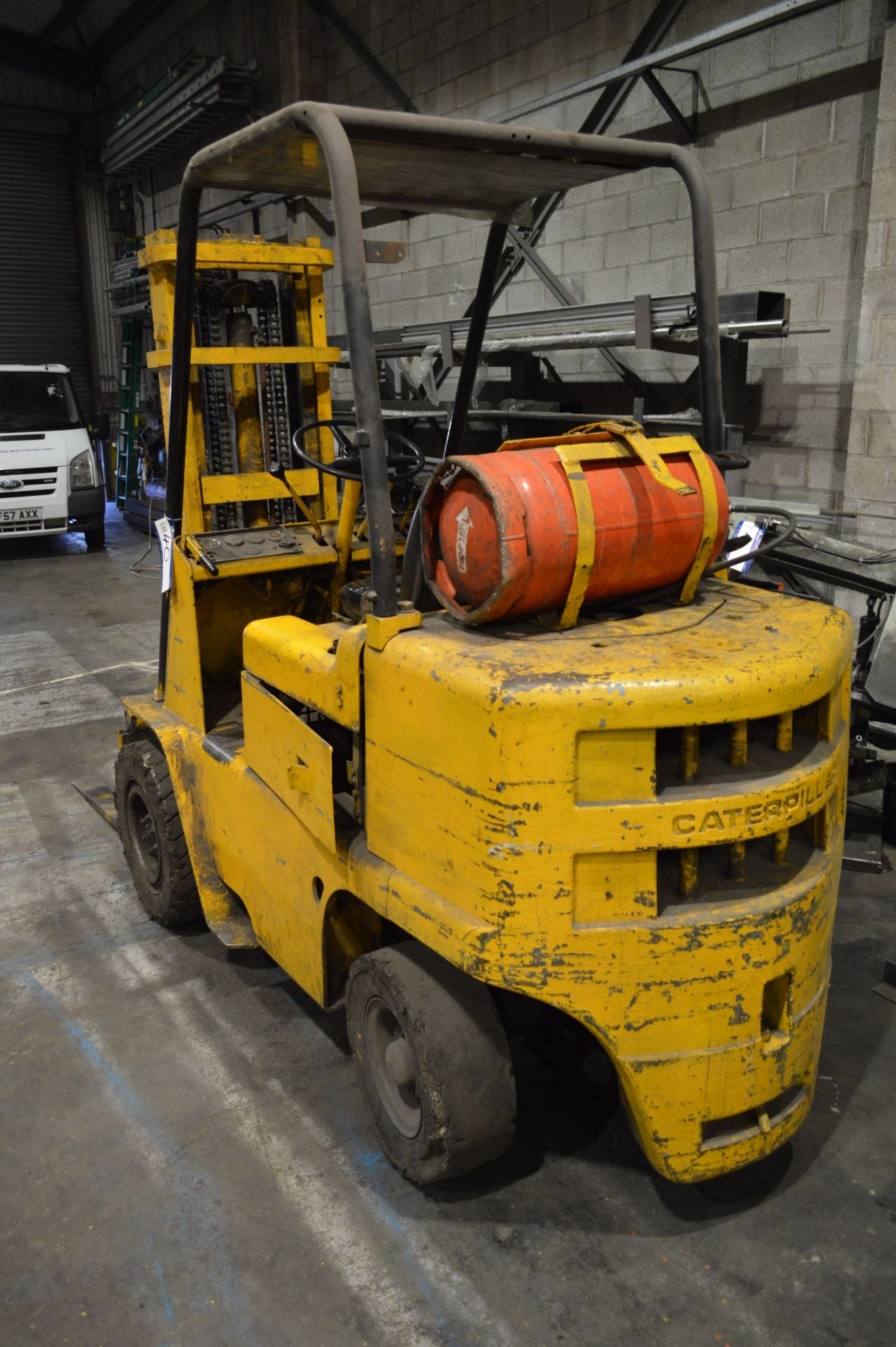 Caterpillar V50B TYPE G 2500kg cap GAS ENGINE FORK LIFT TRUCK, serial no. 54W328,., 3710mm max - Image 2 of 9
