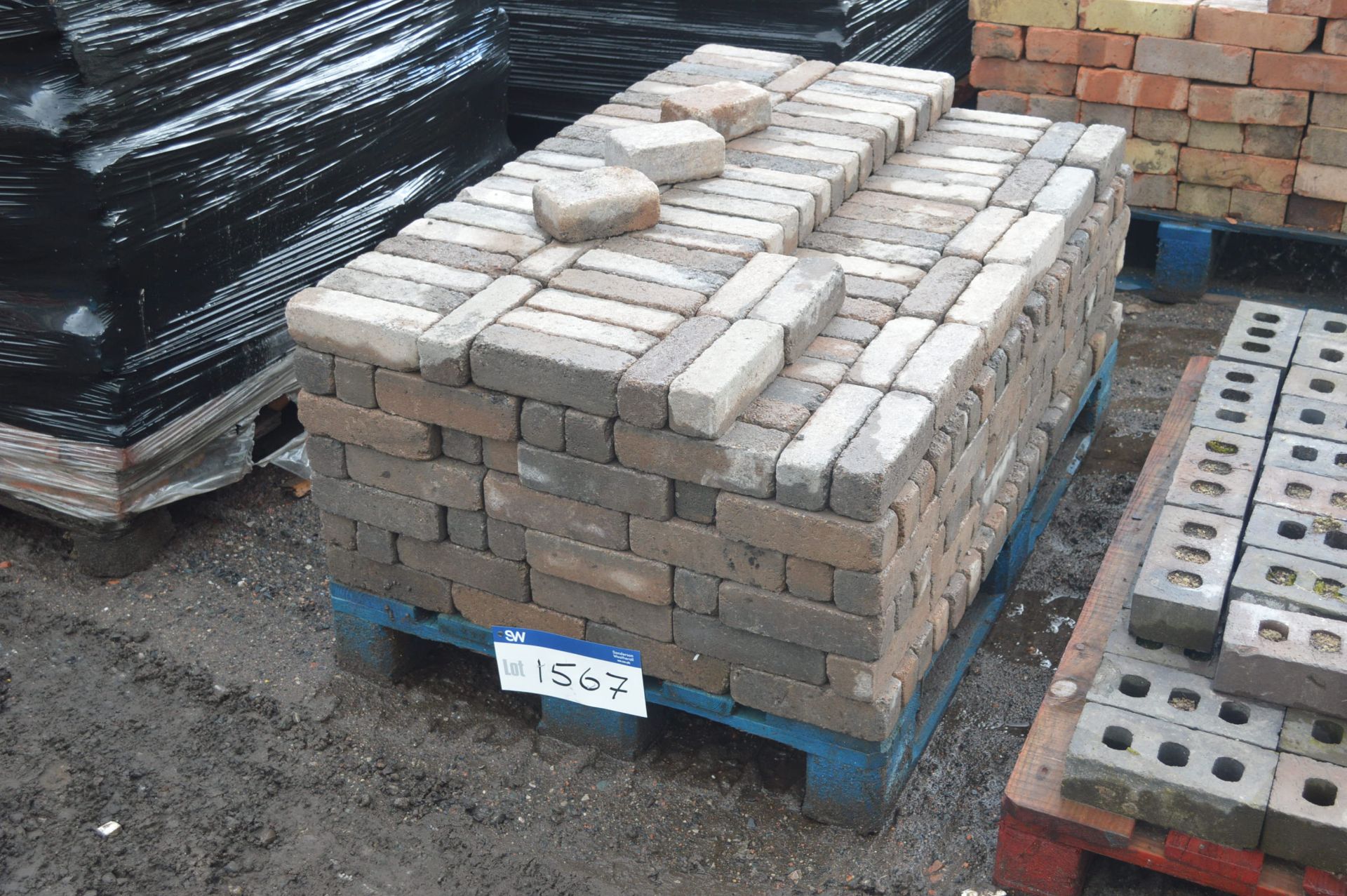 Bricks, on one pallet