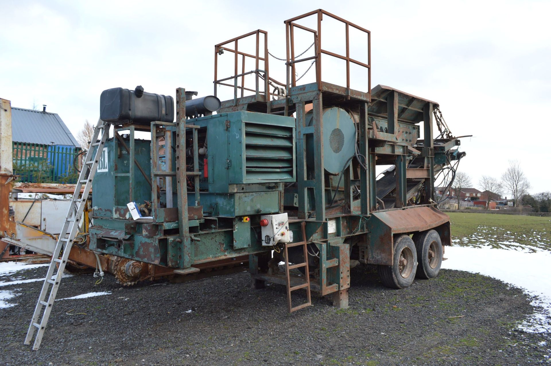 Brown Lennox TANDEM AXLE MOUNTED CRUSHER, serial no. SL9301856VP009094, with Kue-Ken 30x18