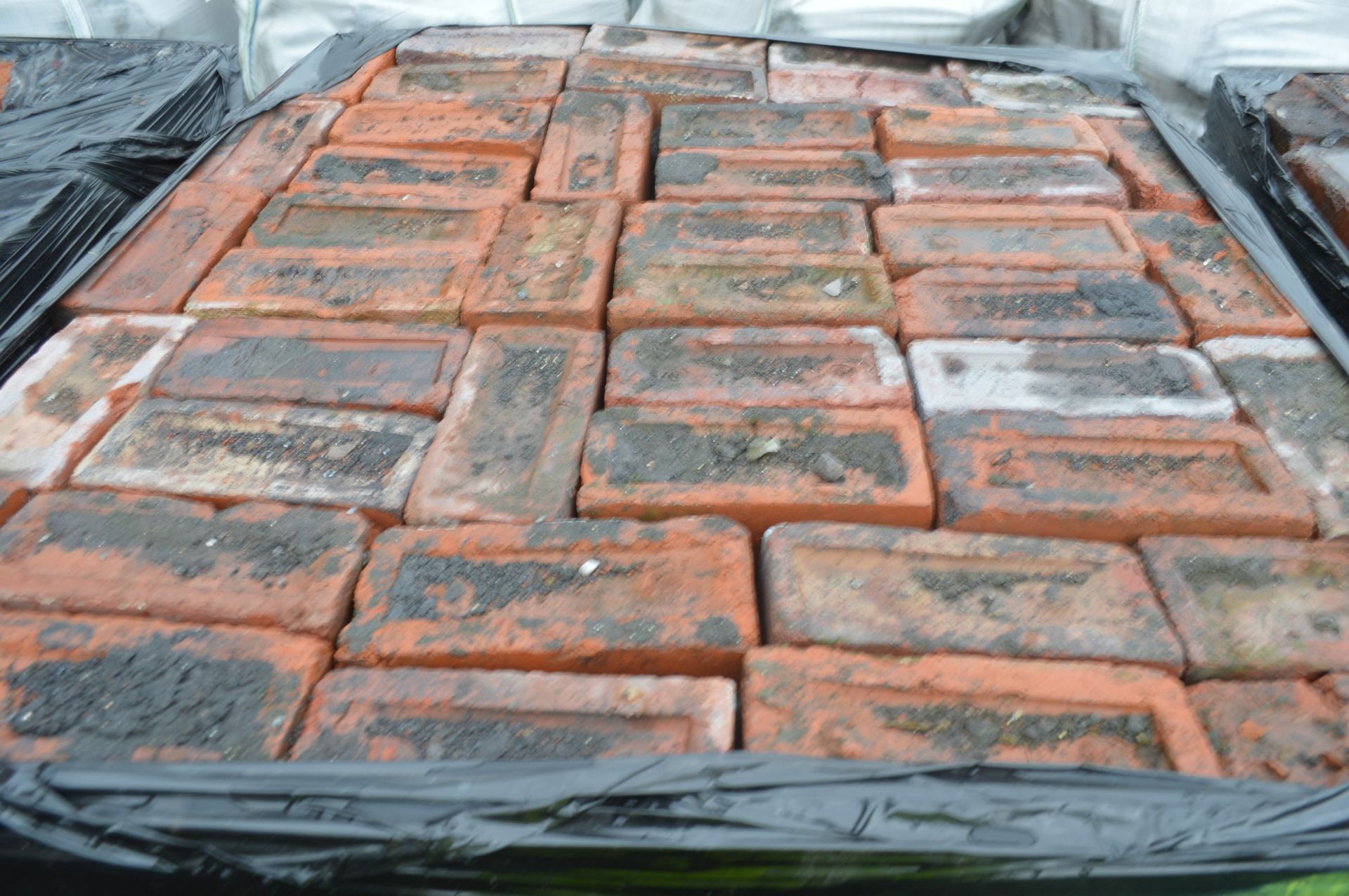 Bricks, on six pallets - Image 4 of 6