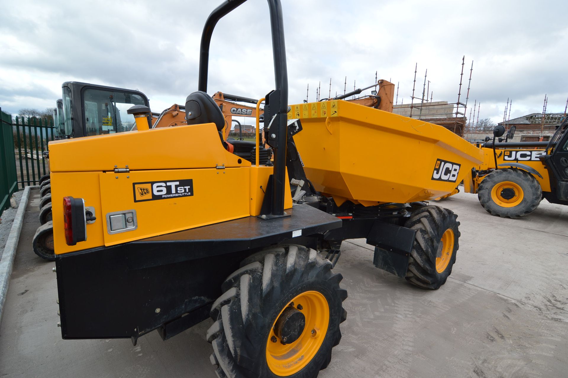 JCB 6TST POWERSHUTTLE 4WD ARTICULATED SWIVEL TIP DUMPER, VIN SLBD1DJJEGGRL9381, year of - Image 2 of 3