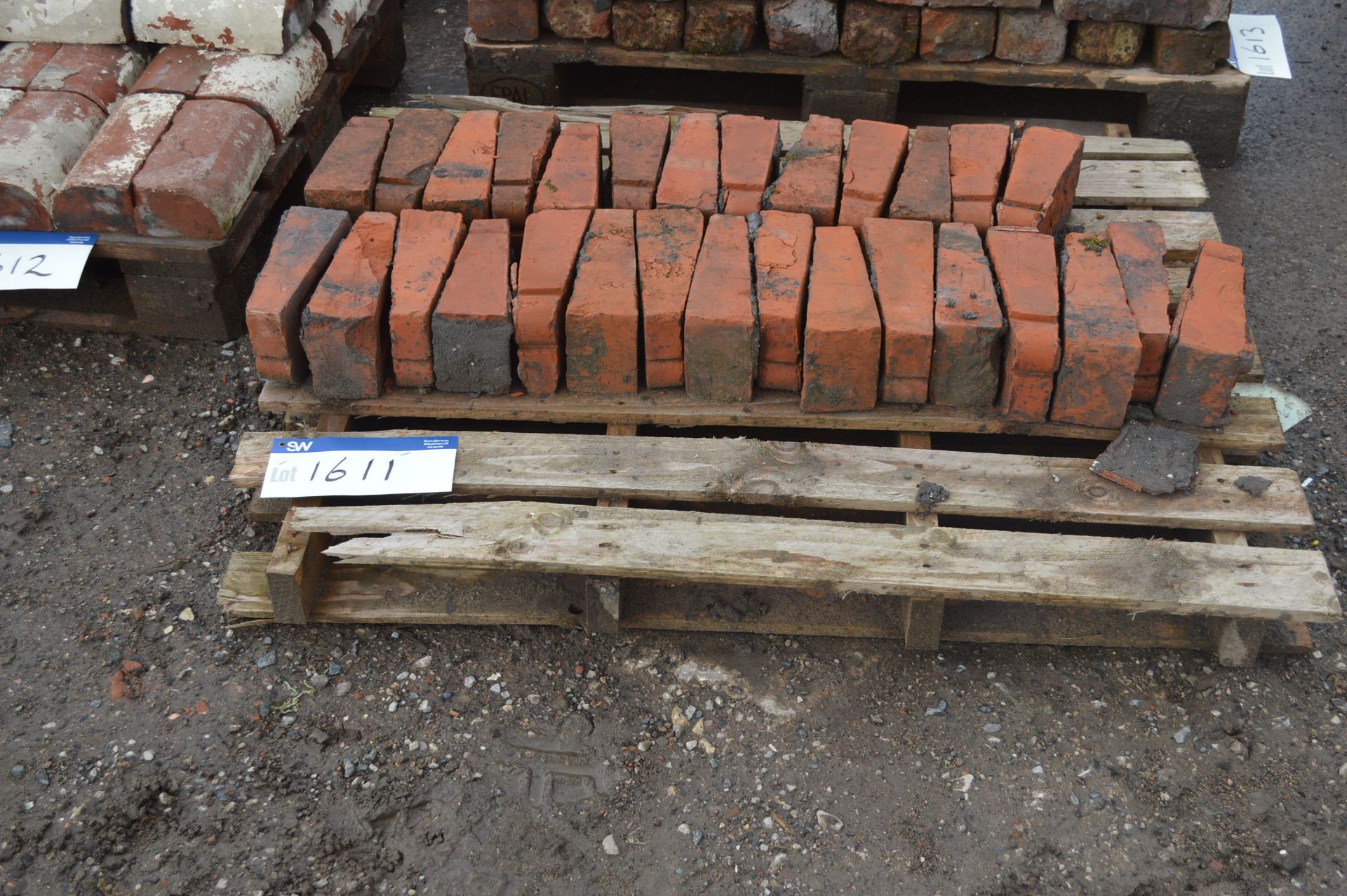 Bricks, on pallet - Image 2 of 2