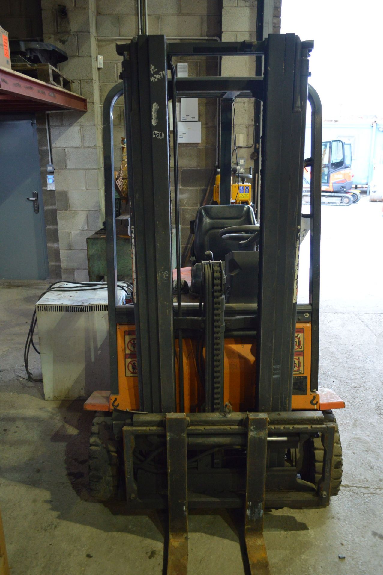 Still 1500kg Battery Electric Fork Lift Truck, serial no. 4026974, indicated hours 18819 (at time of - Image 5 of 7