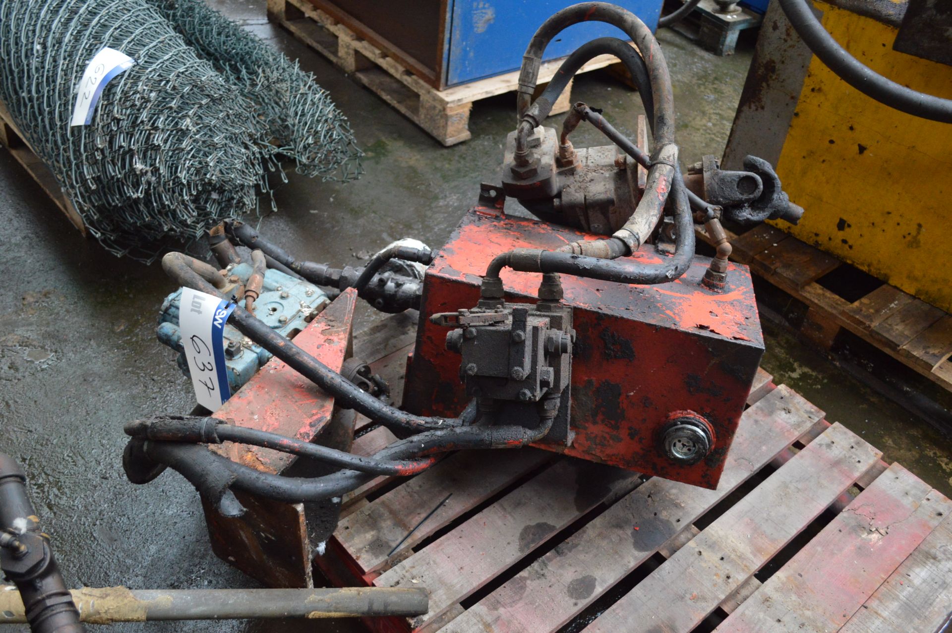 Two Hydraulic Pumps, with oil tank - Image 2 of 2
