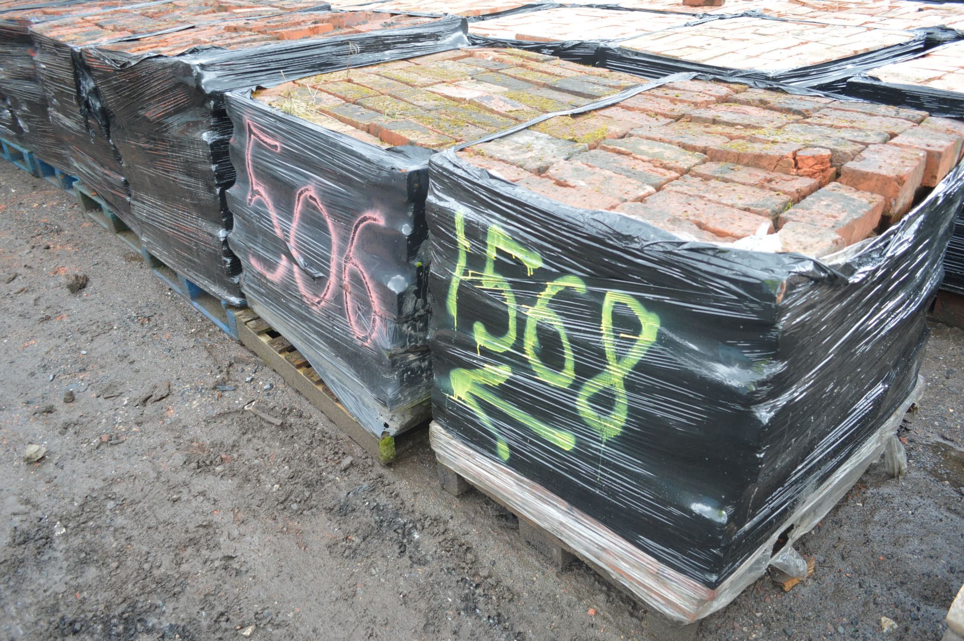 Bricks, on six pallets - Image 2 of 4