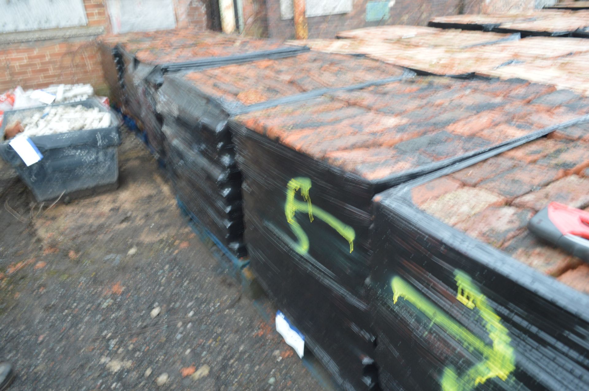 Bricks, on five pallets - Image 2 of 4