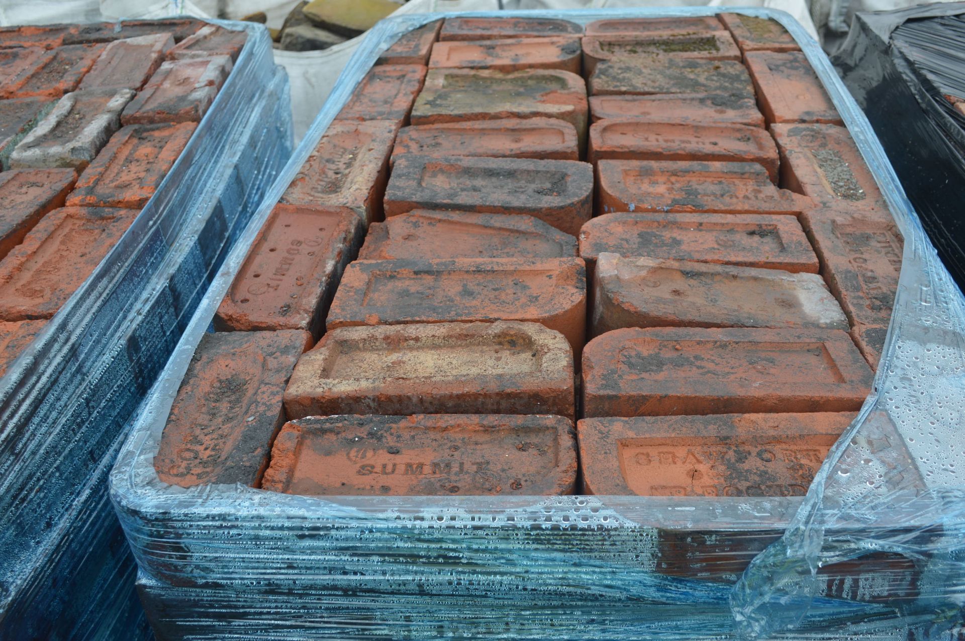 Bricks, on seven pallets - Image 7 of 8