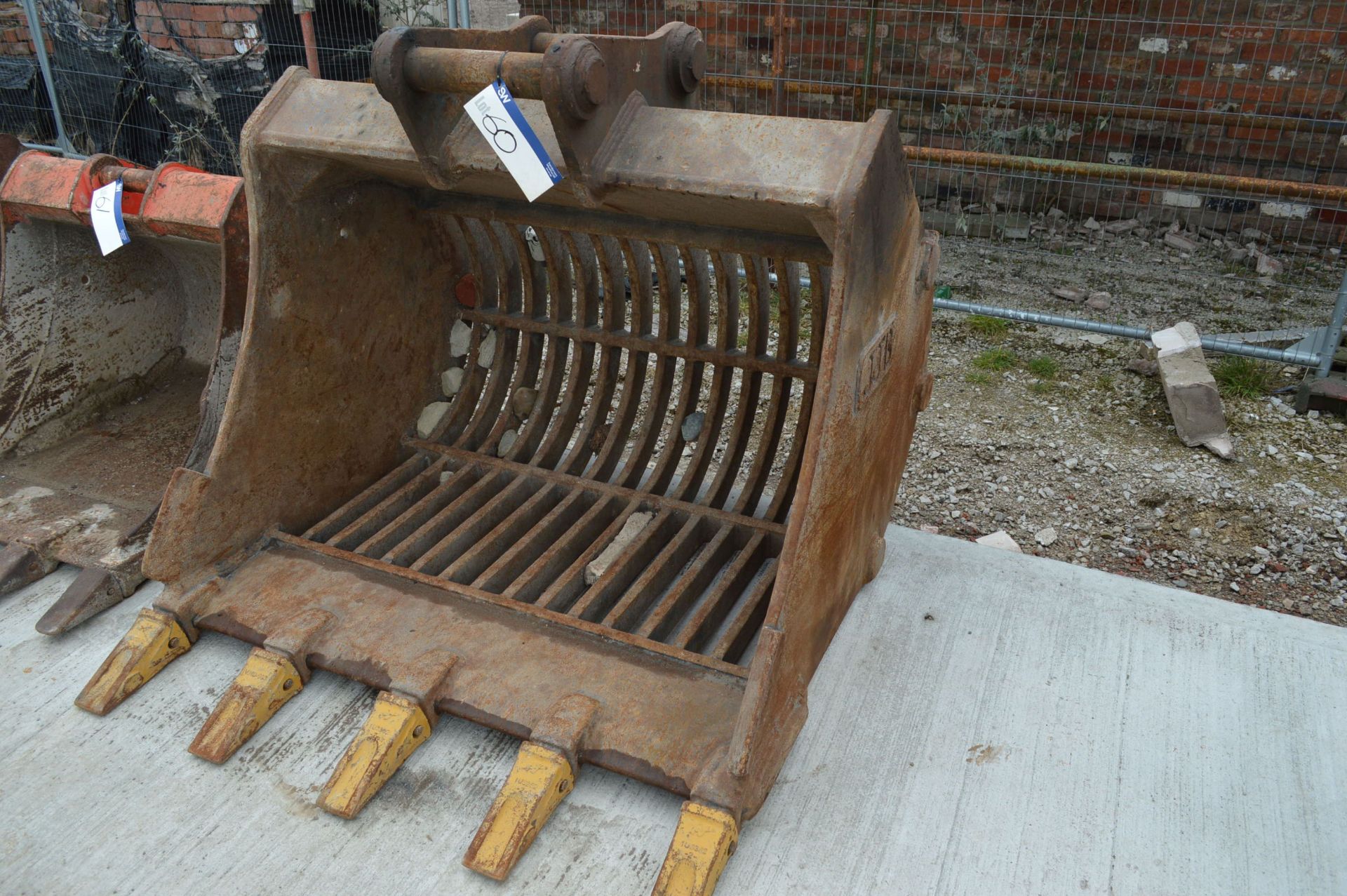 JJB Riddle Excavator Bucket, approx. 1.45m wide, 80mm pins