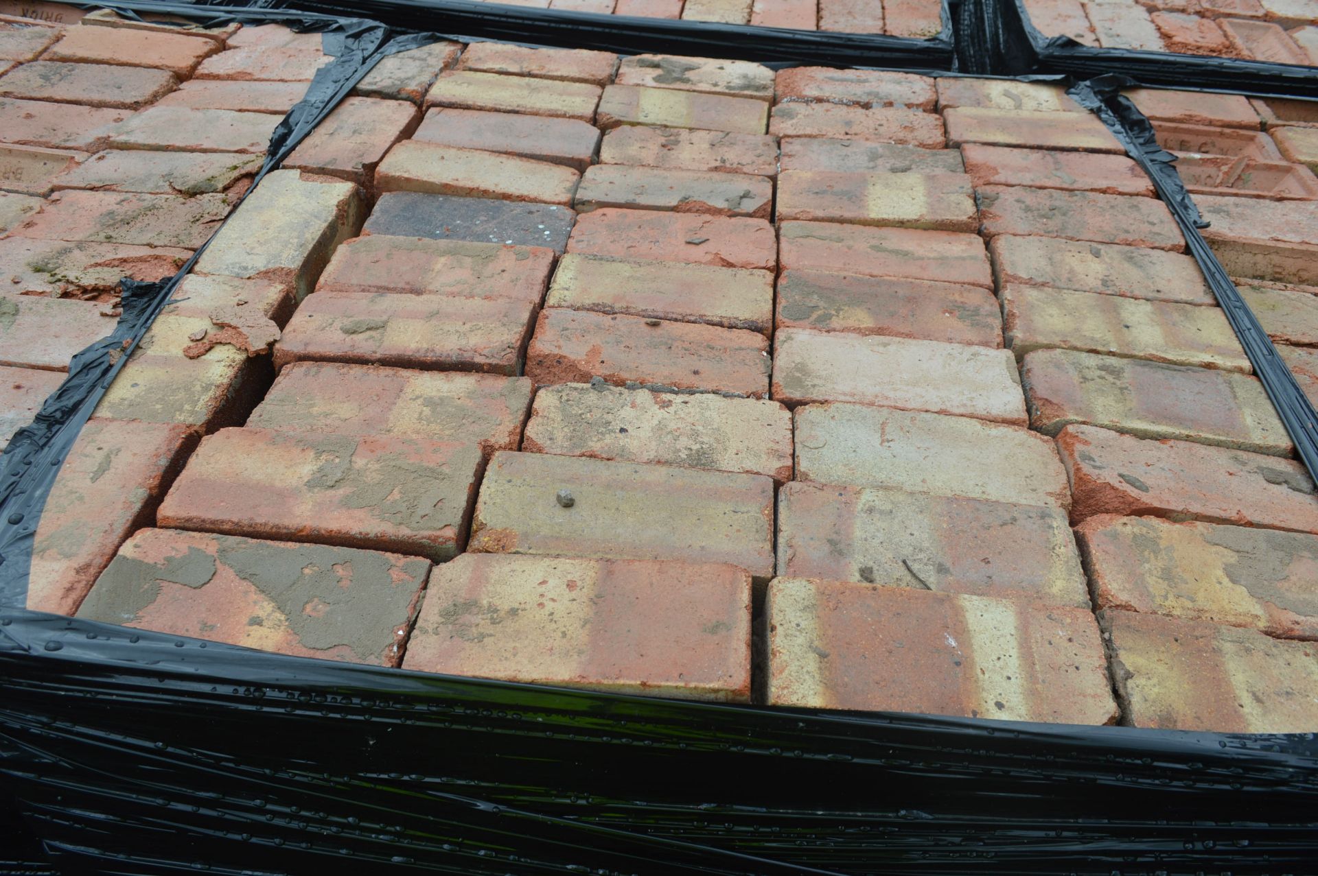 Bricks, on six pallets - Image 5 of 8