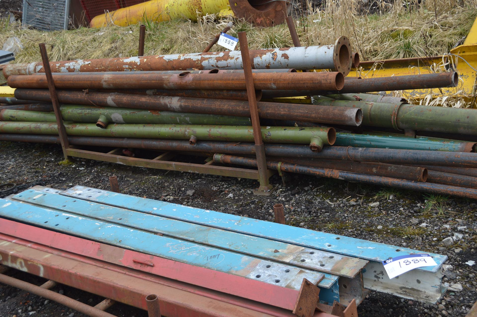 Assorted Steel Pipe, in post pallet (not including post pallet)