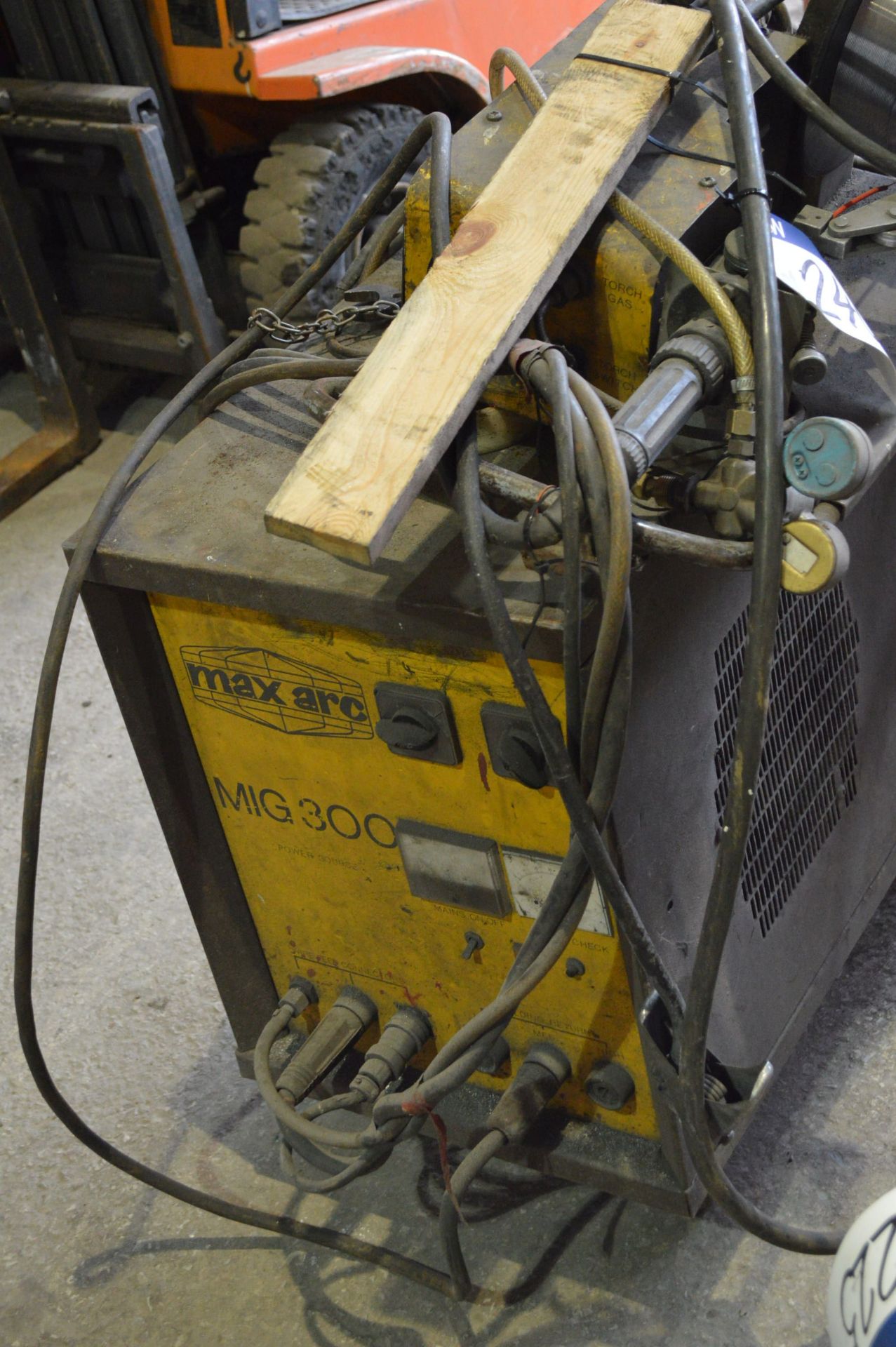 Maxarc MIG300 MIG Welder, with wire feed unit, torch & leads30 - Image 2 of 2
