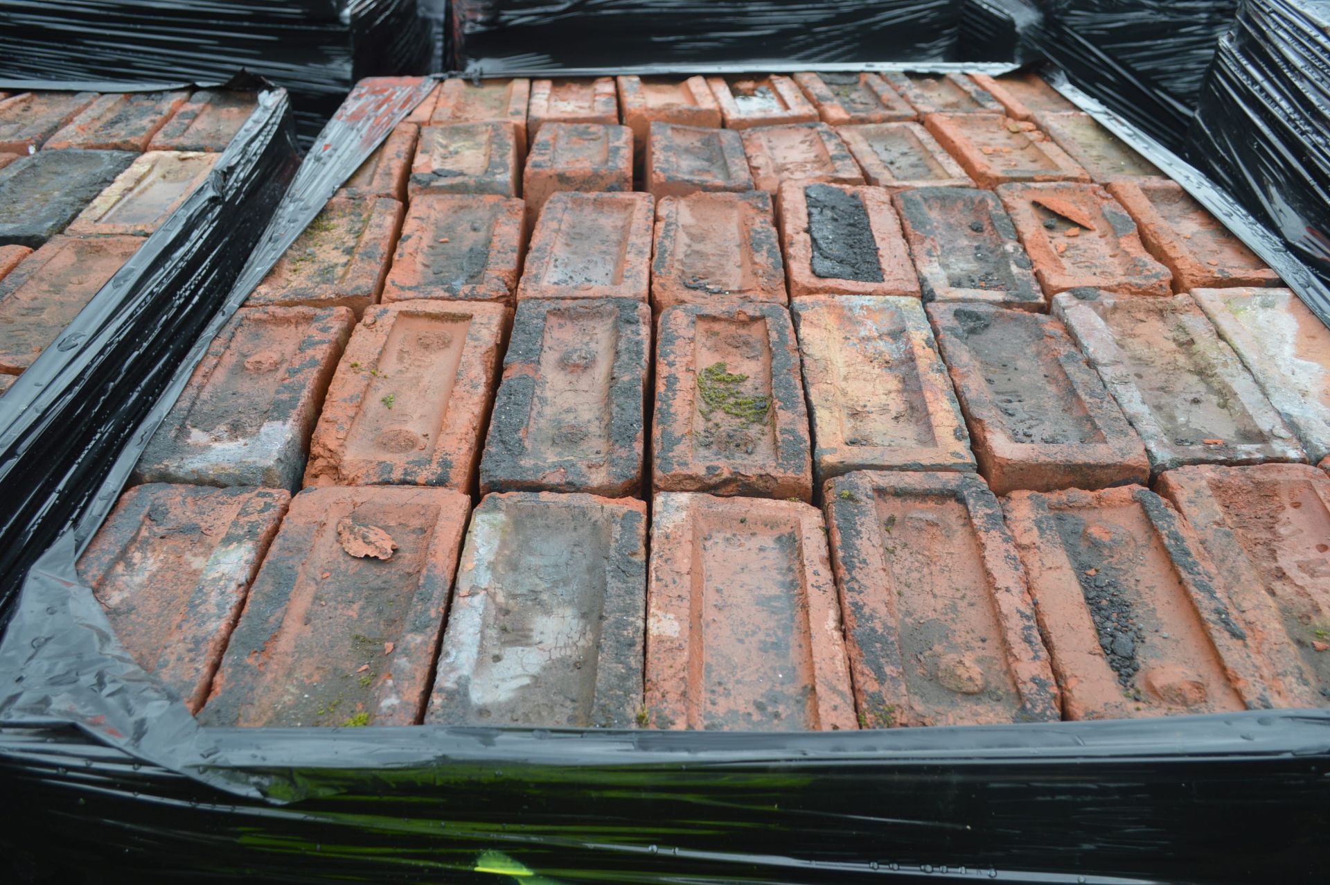 Bricks, on six pallets - Image 4 of 8