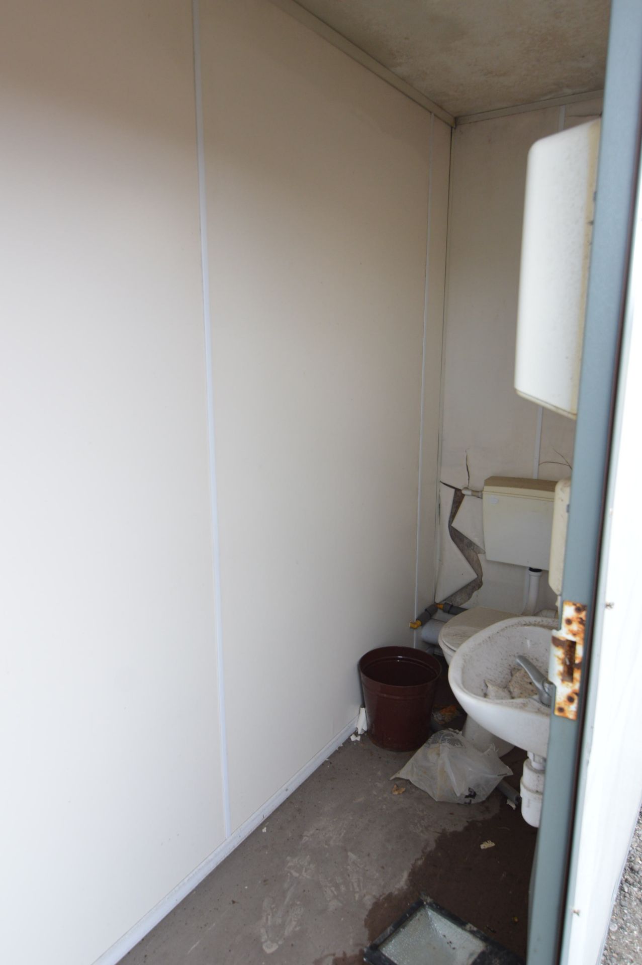 Gents & Ladies (Two Section) Portable Jackleg Toilet Unit, approx. 2.75m x 3.6m, NOTE 5%buyer’s - Image 3 of 4
