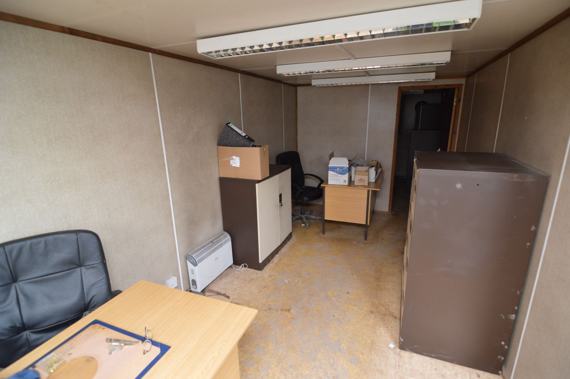 30ft Containerised Office, NOTE 5%buyer’s premium + vat applicable to this lot (remaining lots are - Image 3 of 5