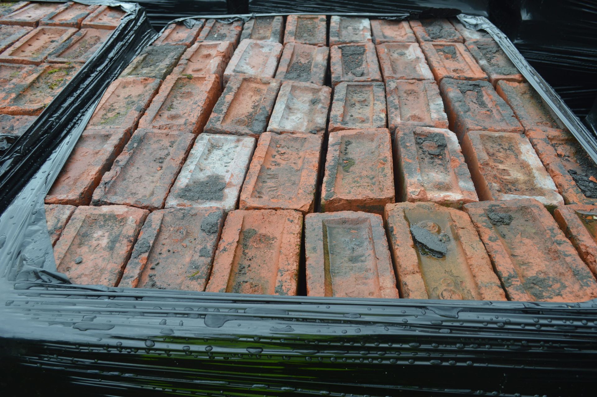 Bricks, on six pallets - Image 6 of 8