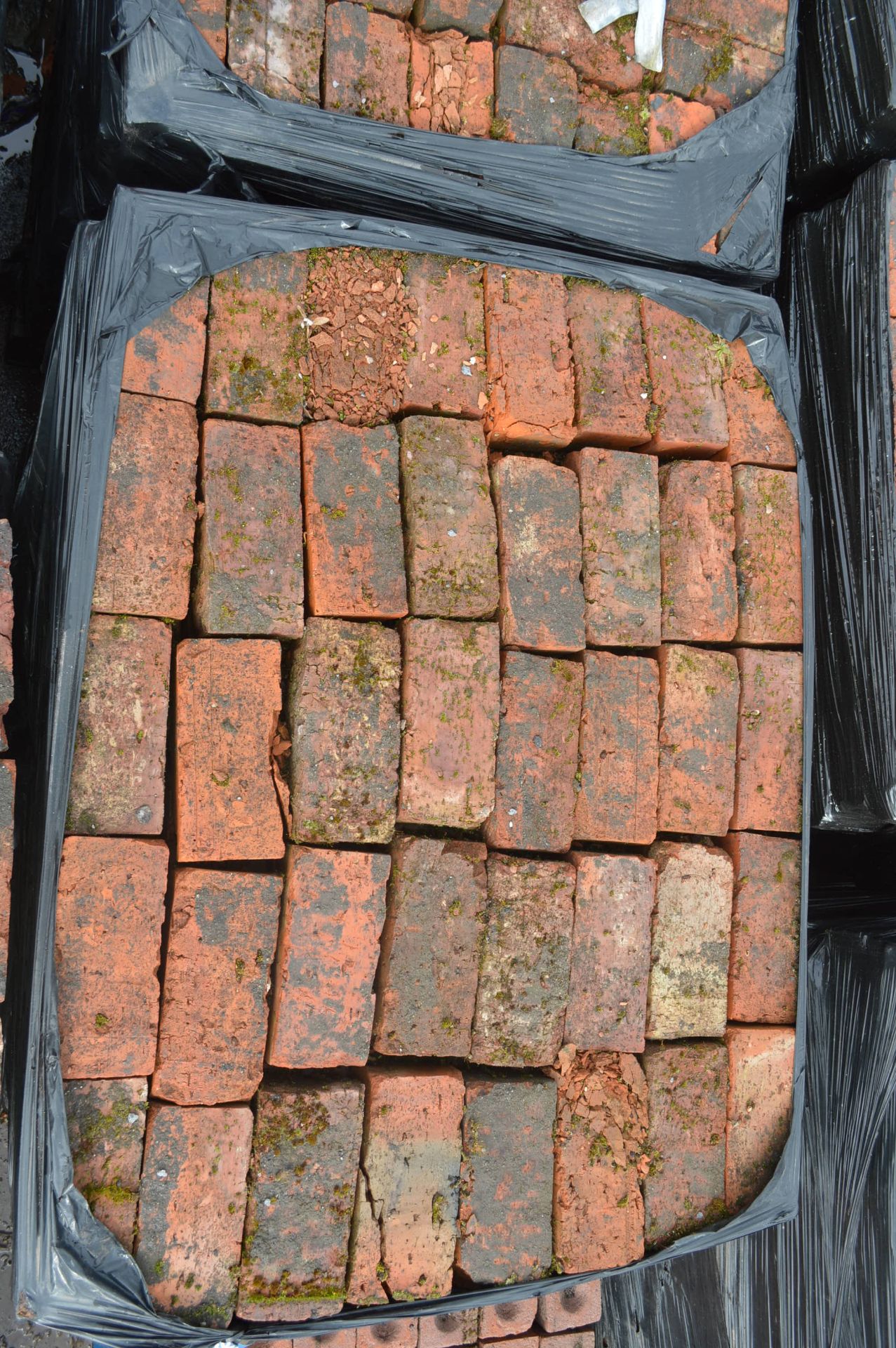 Bricks, on eight pallets - Image 3 of 8