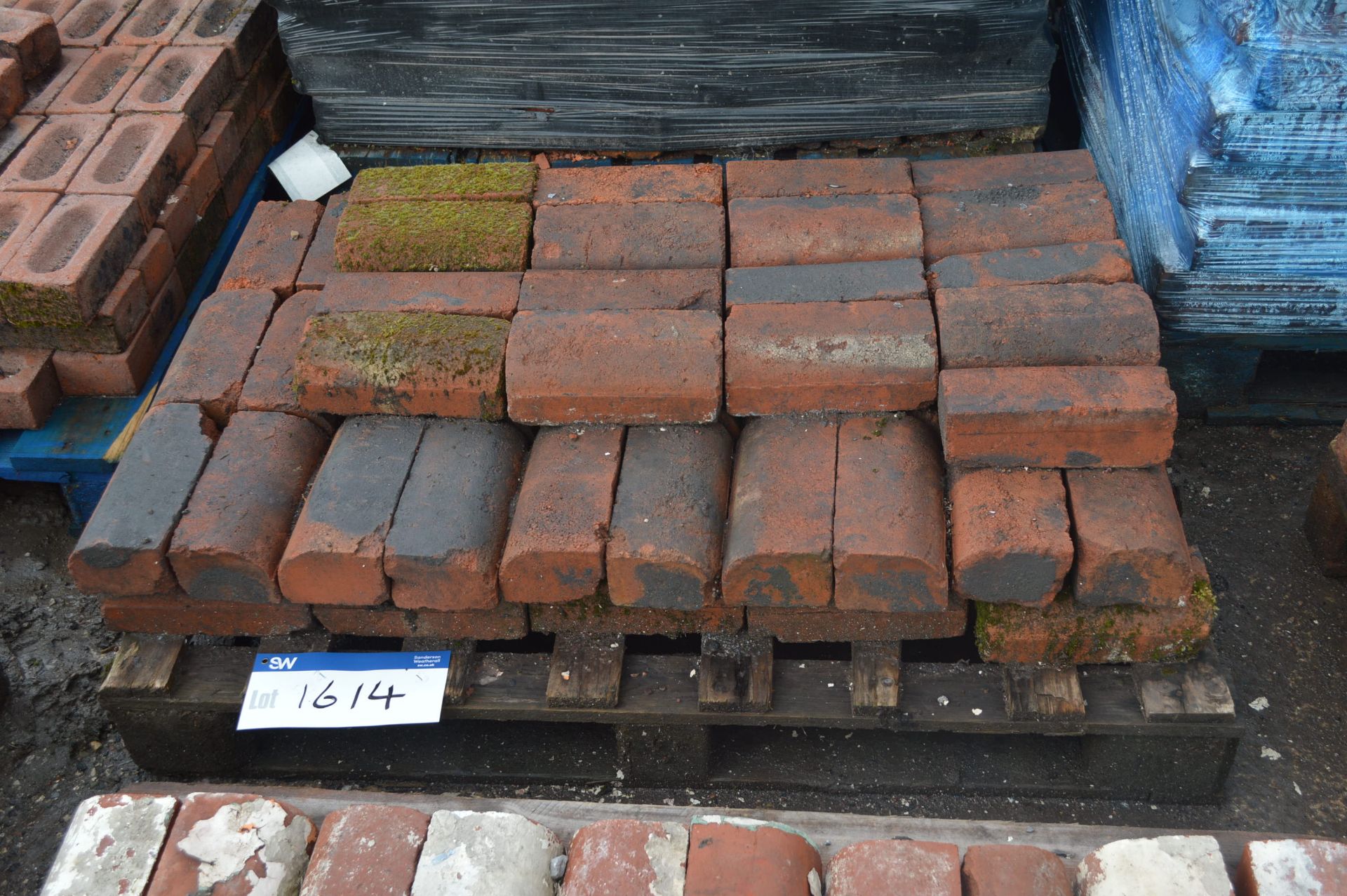 Bricks, on pallet - Image 2 of 2