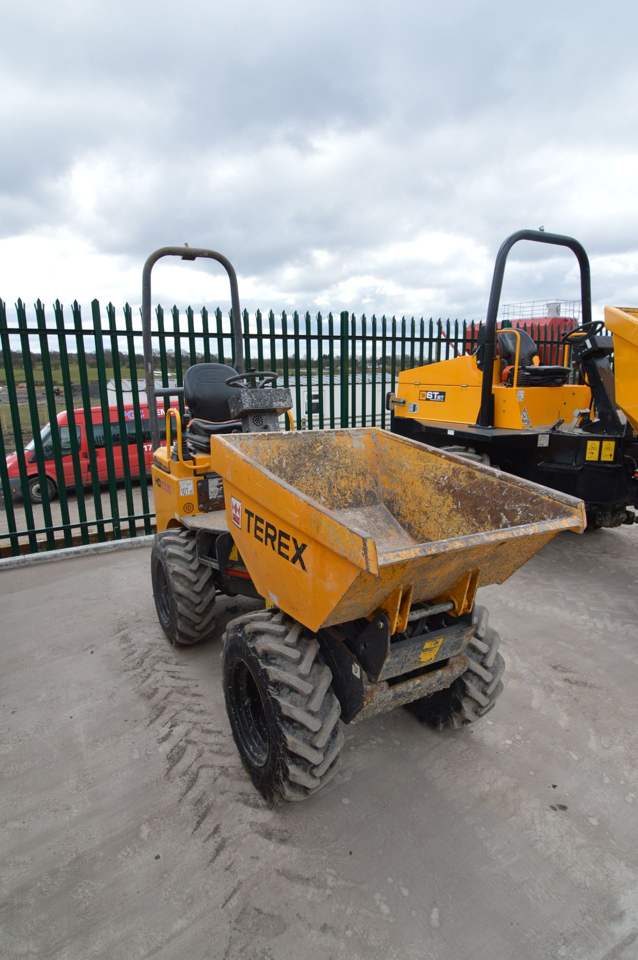 Terex HD1000 4WD HIGH TIP DUMPER, VIN SLBDRPKOEC1NW1433, year of manufacture 2012, indicated hours - Image 2 of 3