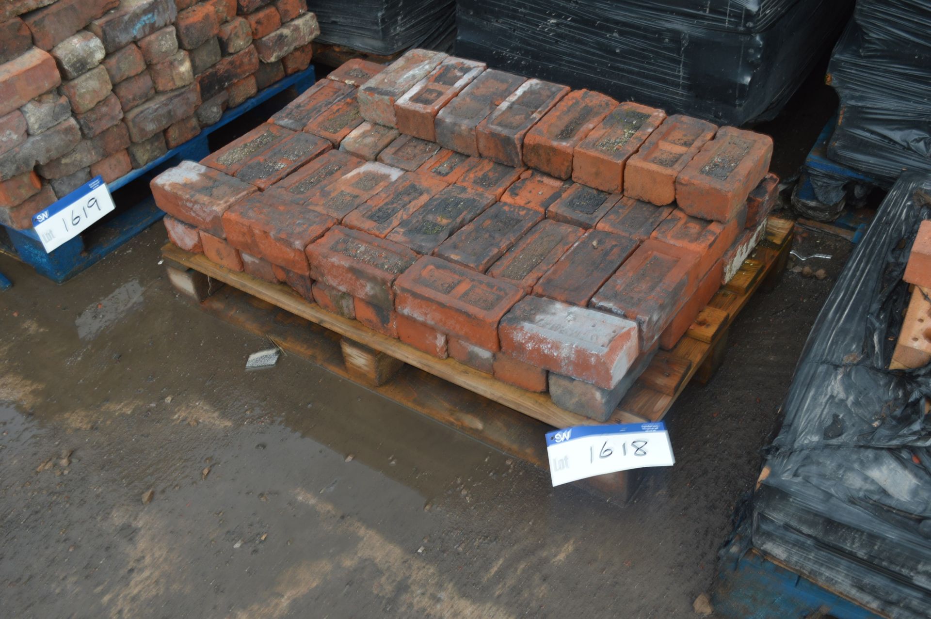 Bricks, on pallet - Image 2 of 2