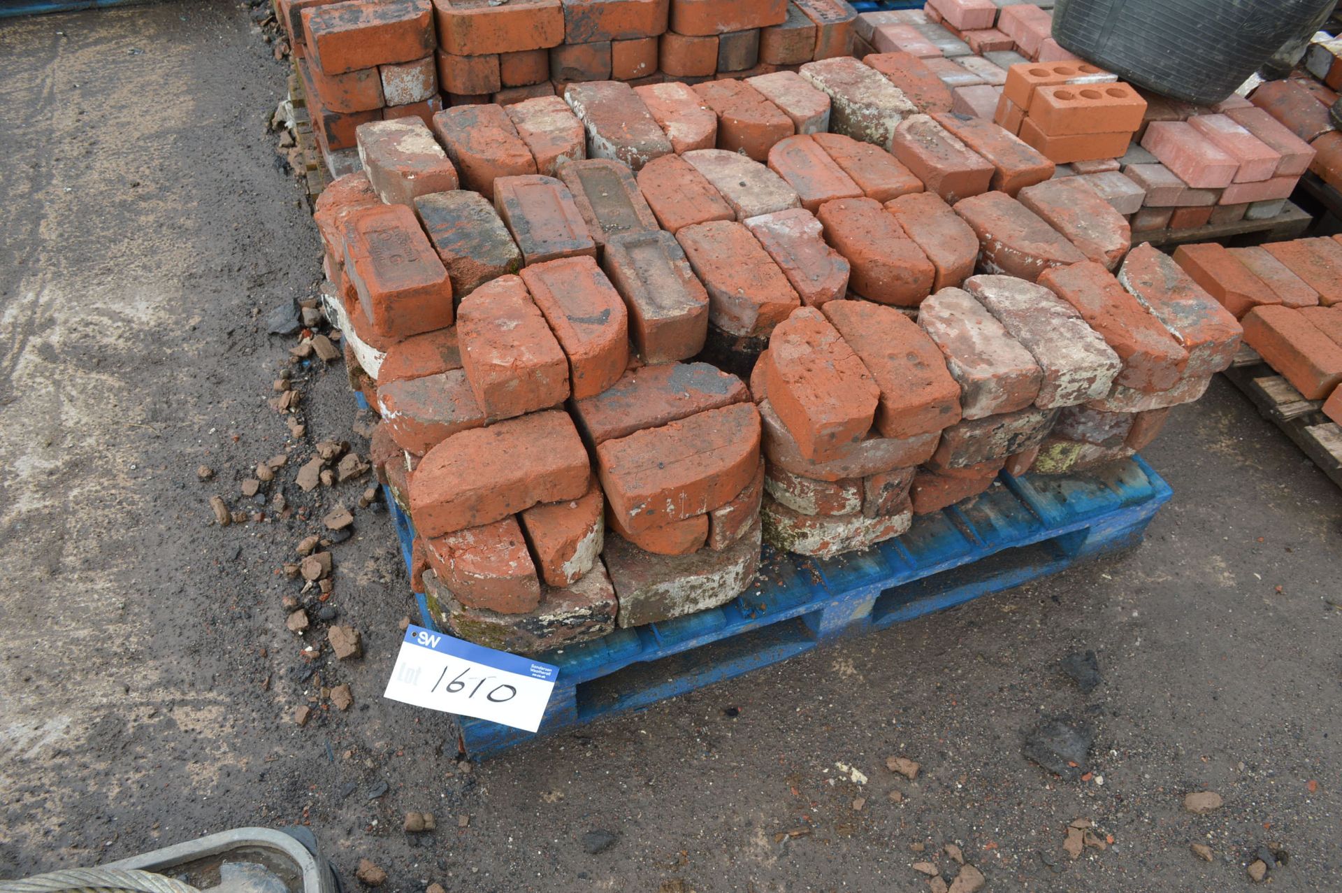 Bricks, on pallet - Image 2 of 2