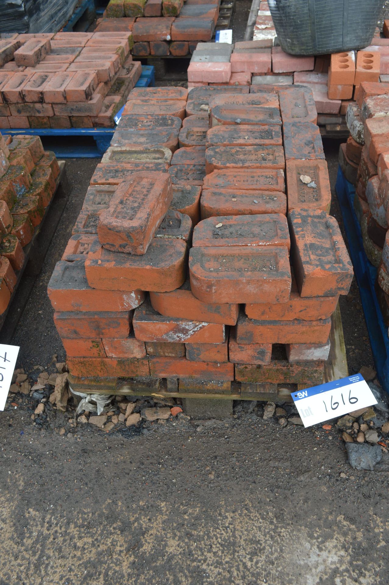 Bricks, on pallet - Image 2 of 2