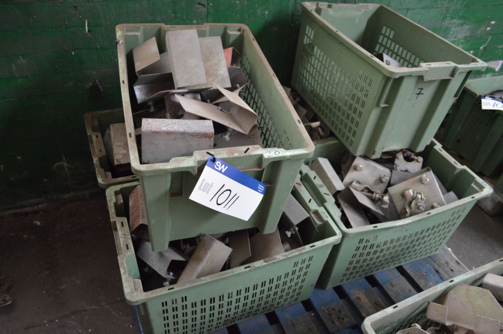 Approx. 100 Scaffolding Clamps, as set out in six boxes on pallet