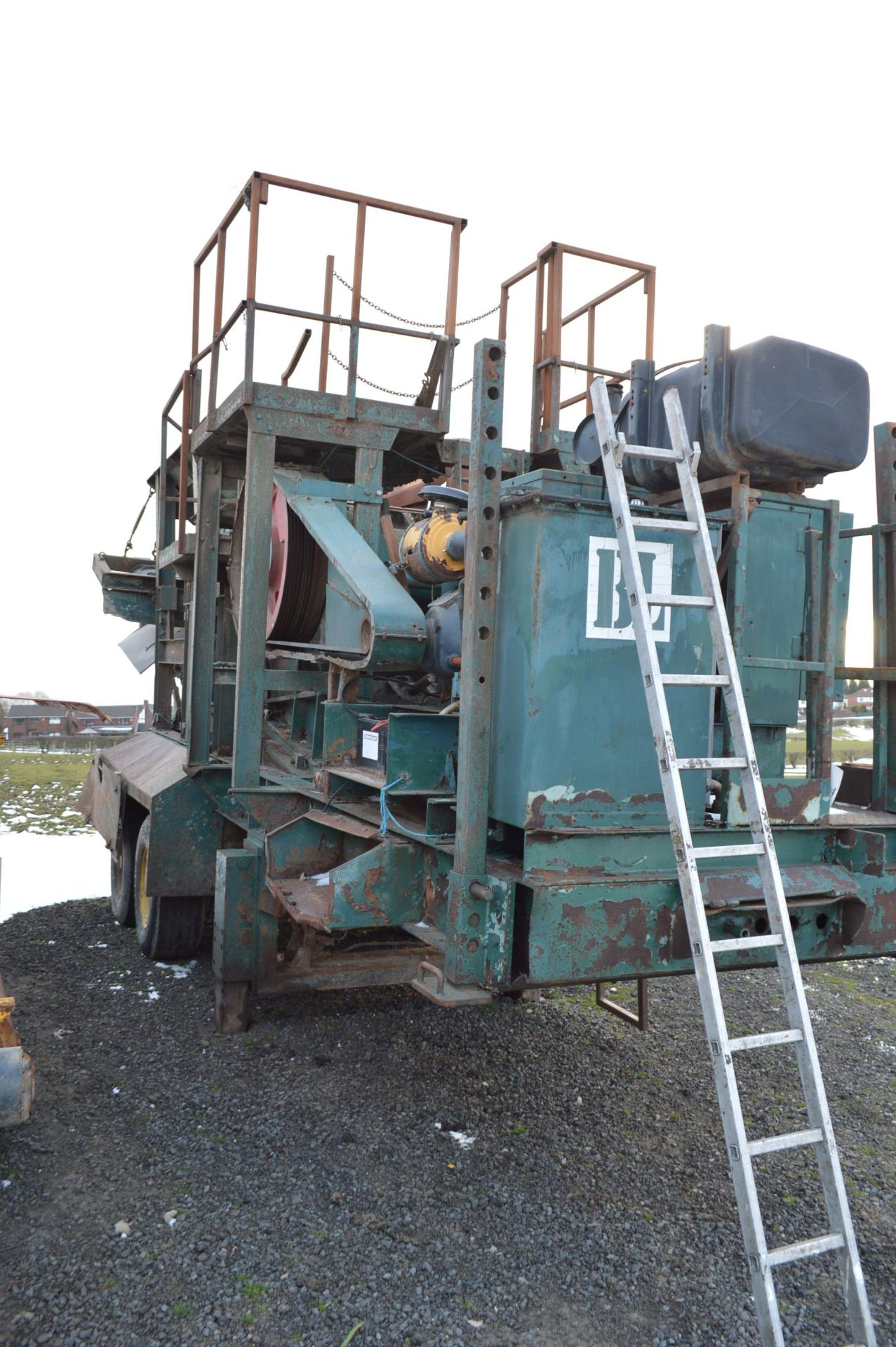 Brown Lennox TANDEM AXLE MOUNTED CRUSHER, serial no. SL9301856VP009094, with Kue-Ken 30x18 - Image 5 of 5