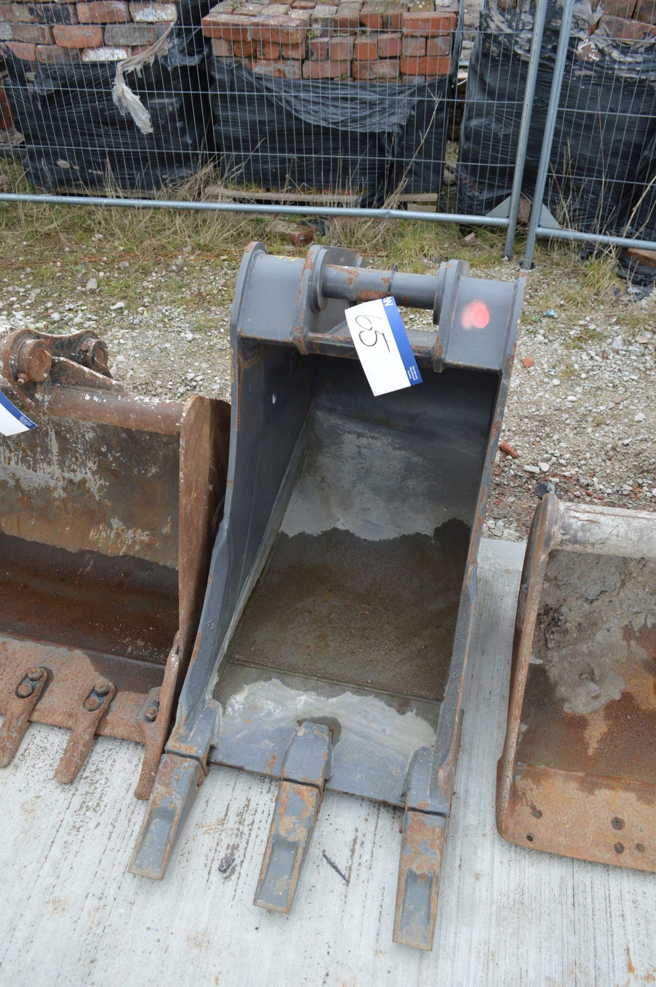 Excavator Bucket, approx. 600mm wide, 70mm pins