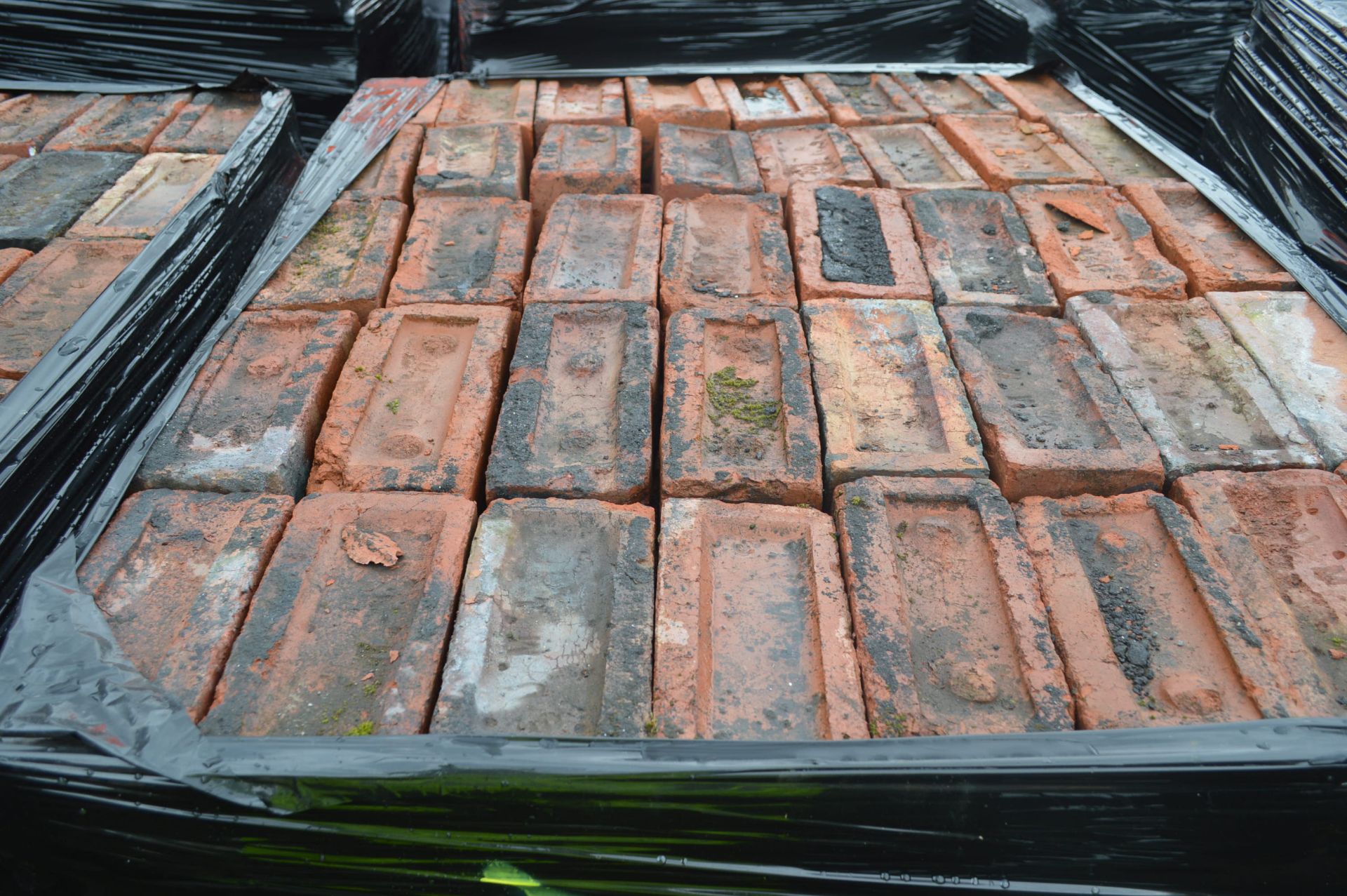 Bricks, on six pallets - Image 3 of 8