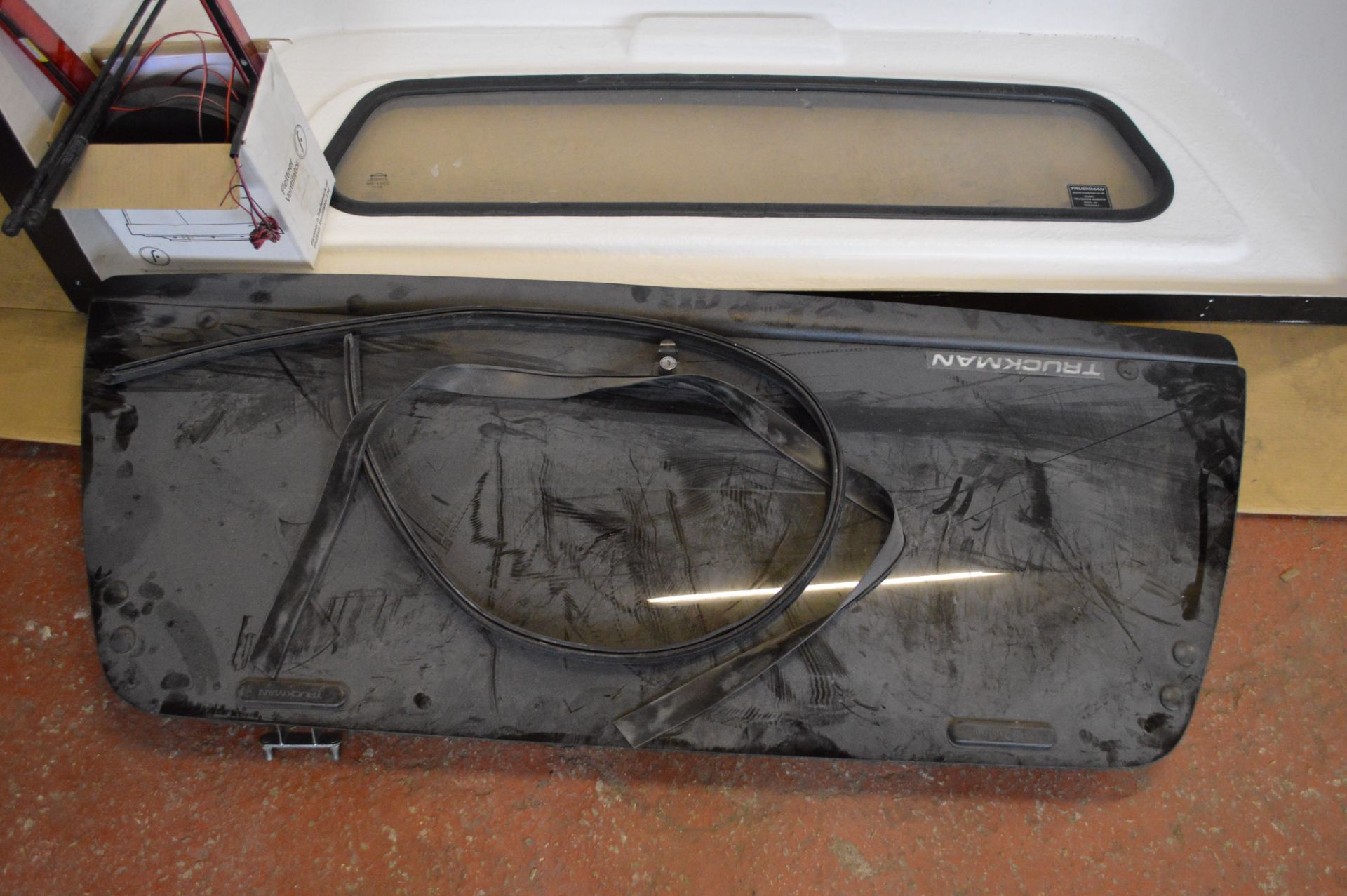 Hard Top for Volkswagen Amarok Pickup, c/w lightin - Image 4 of 6