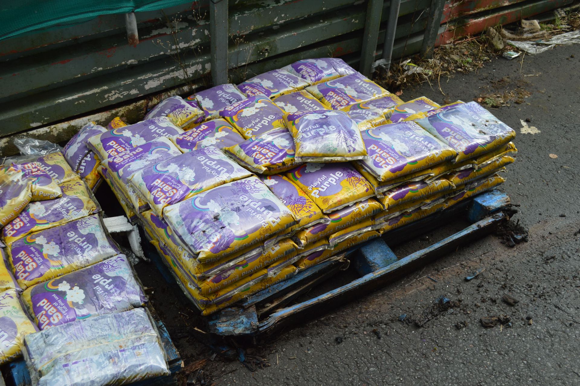 One Pallet x approx. 100 bags Bradstone Purple Pla