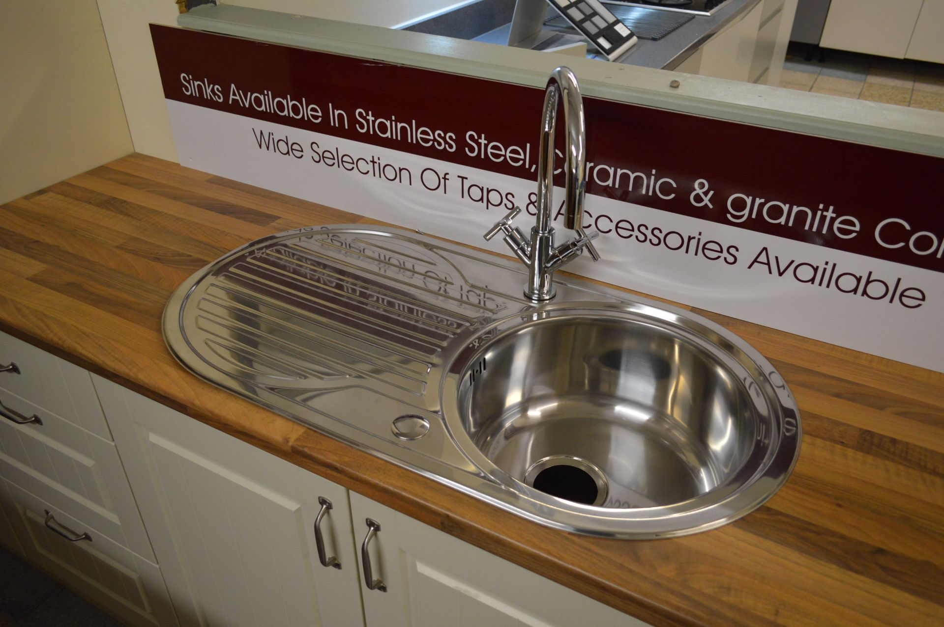 BOSTON IVORY 2.4m KITCHEN, with worktop and sink - Image 3 of 6