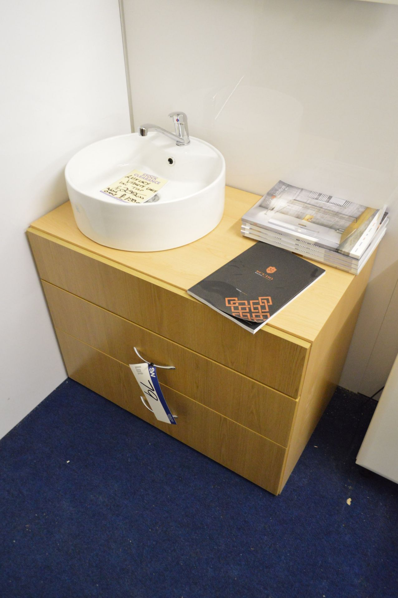 Luxury Vanity Unit, 900mm wide, with sink and tap