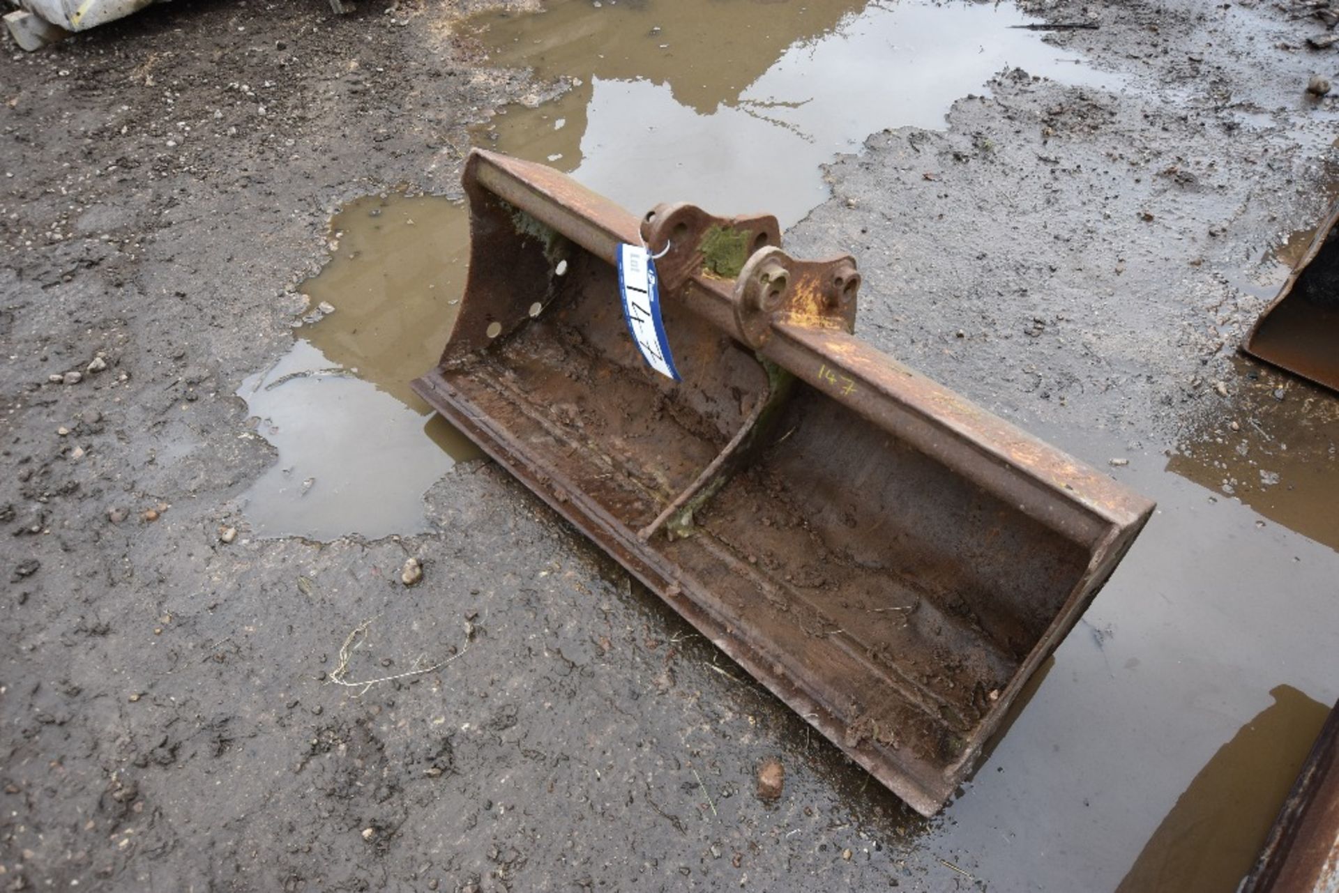 Komatsu Bucket, 48”