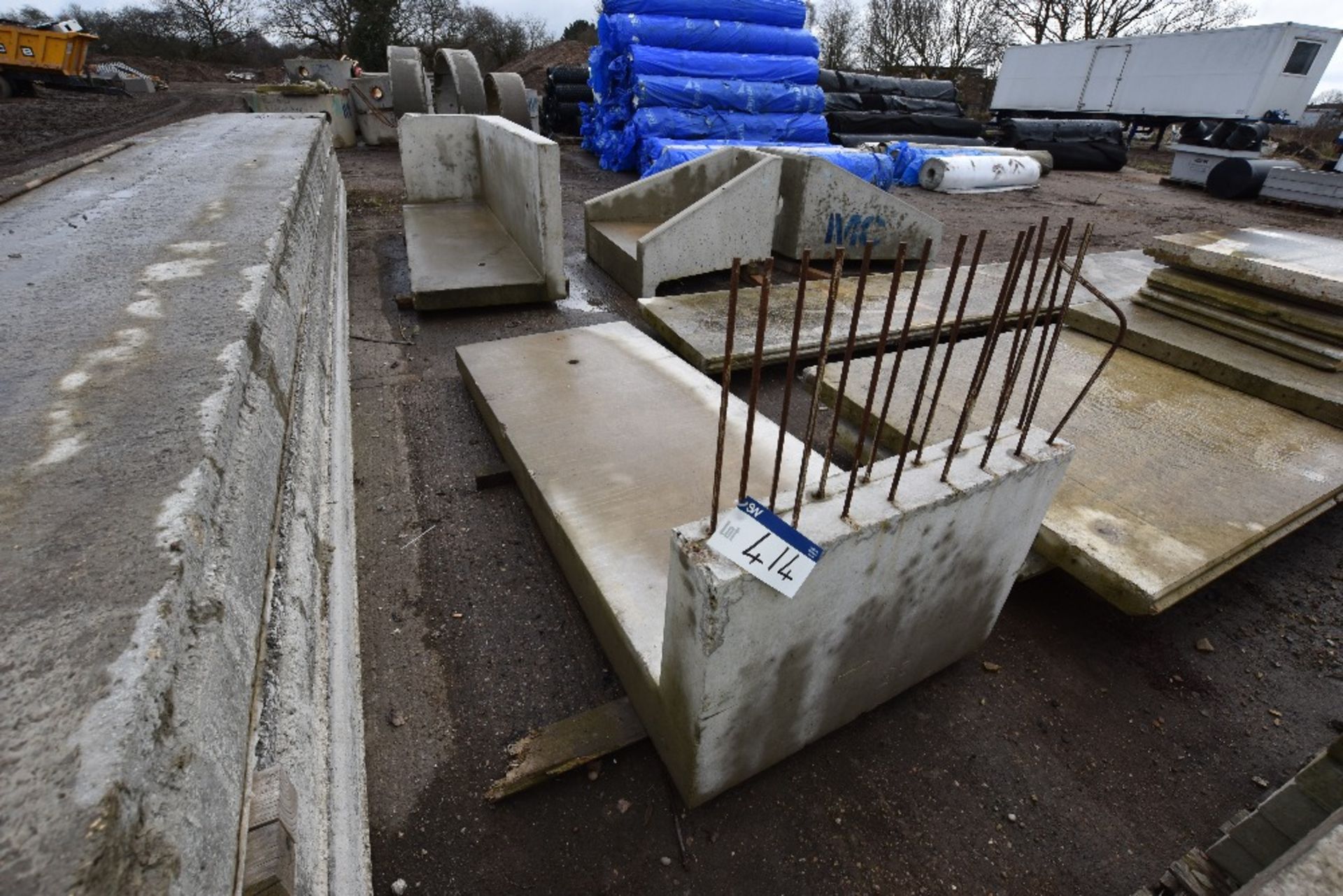 Concrete Sileage Clamp Walling Corner Section & ‘L’ Shape Upright