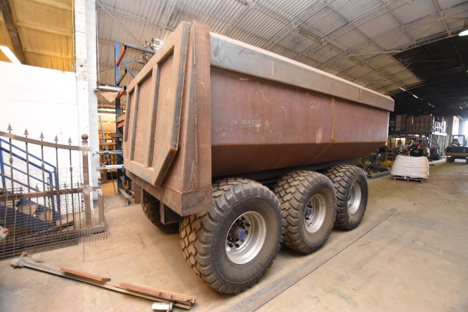 Tri Axle Draw Bar Dump Trailer on Air Suspension, Air Bag Sprung Draw Bar, Front Lift Axle, Single - Bild 2 aus 4