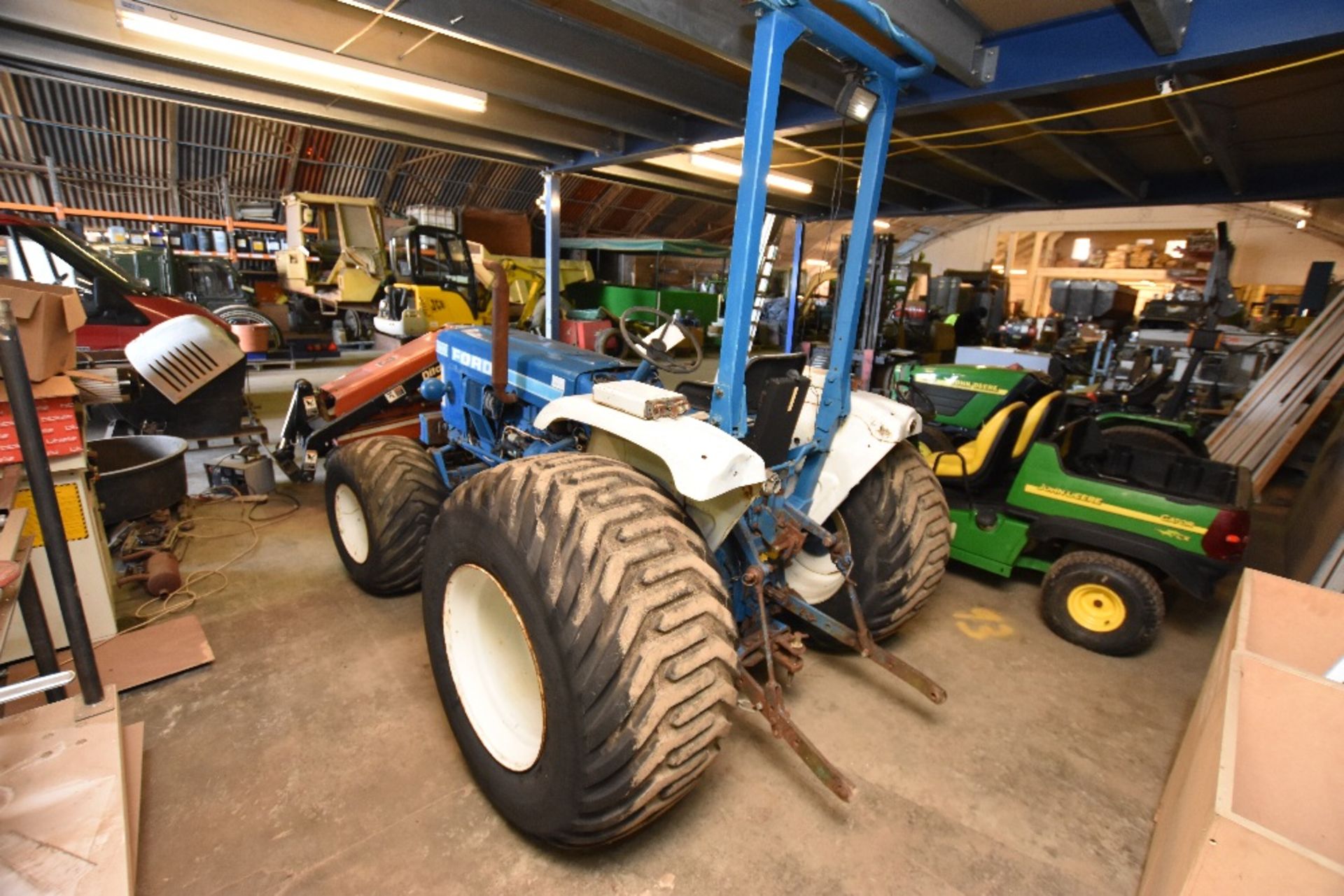 Ford 1910 2-Wheel Drive Tractor, Serial Number: UPE00311, Year of Manufacture -, Hours: 5,332 on LGP - Image 3 of 4