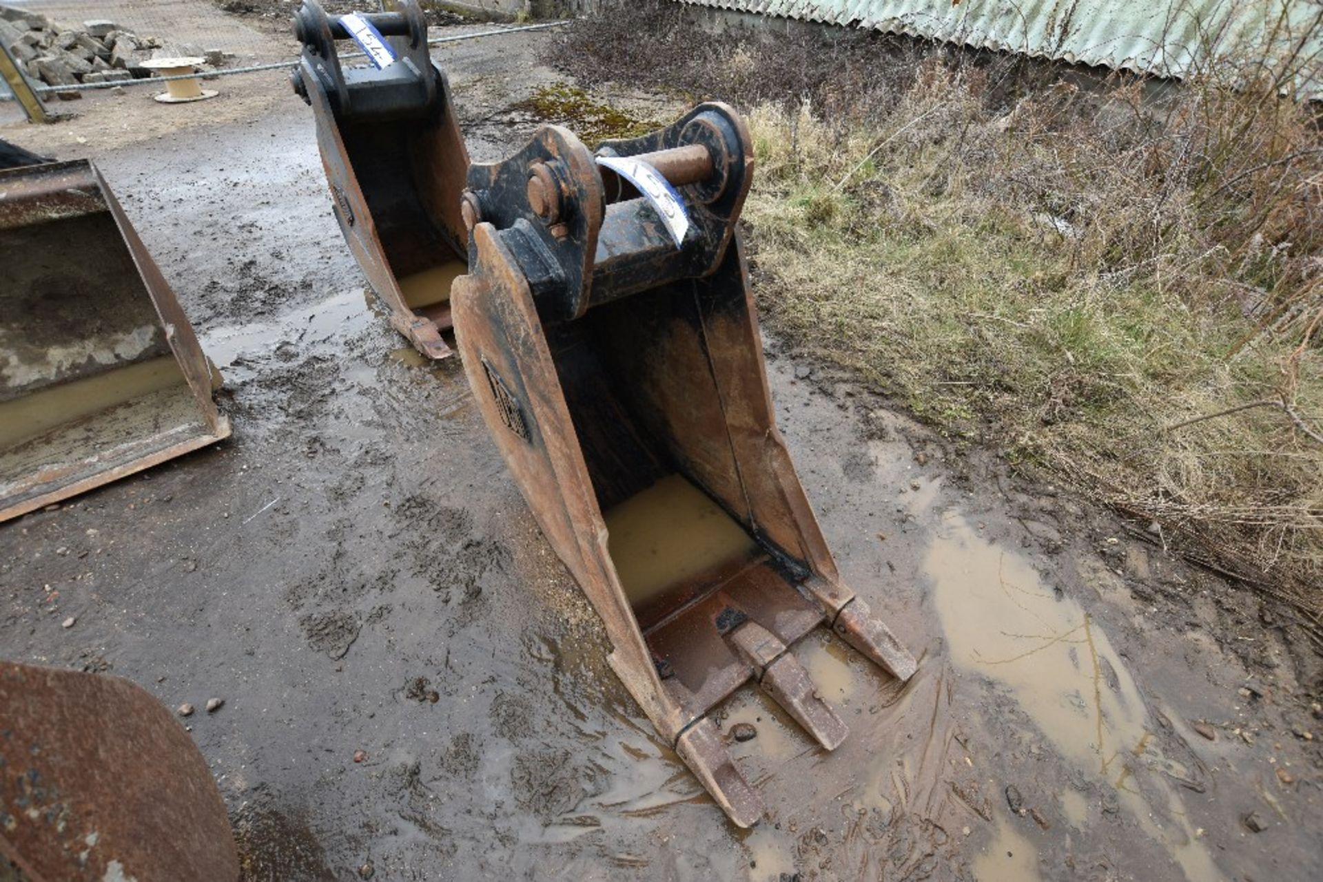 JCB JS130 2ft Bucket, 65mm Pins