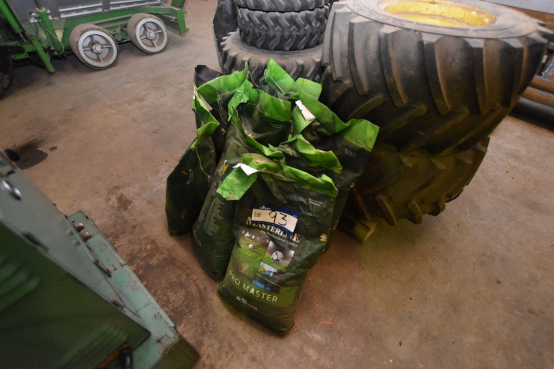 8 x 10kg Sacks of Masterline Pro Master PM51 Greenscape Grass Seed