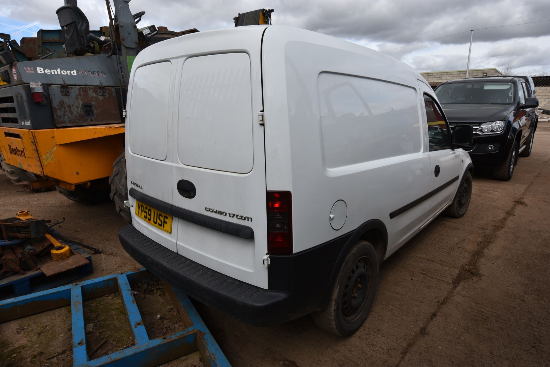 Vauxhall Combo 1.7CDTi Diesel Van, Registration Number: YP59USF, Date of Registration: - , Indicated - Image 3 of 4