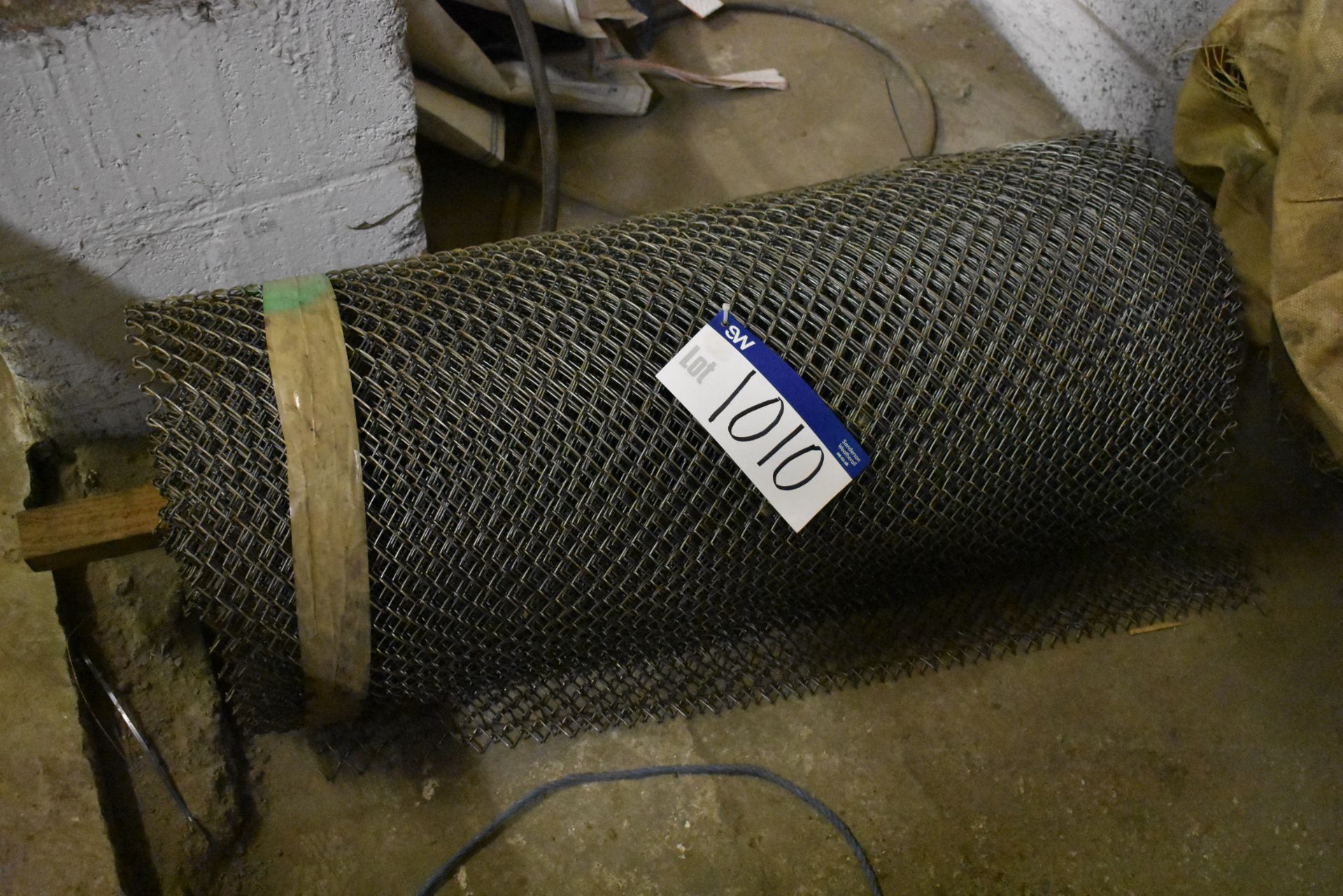 Roll of Stainless Steel Woven Wire Mesh (1050mm w)