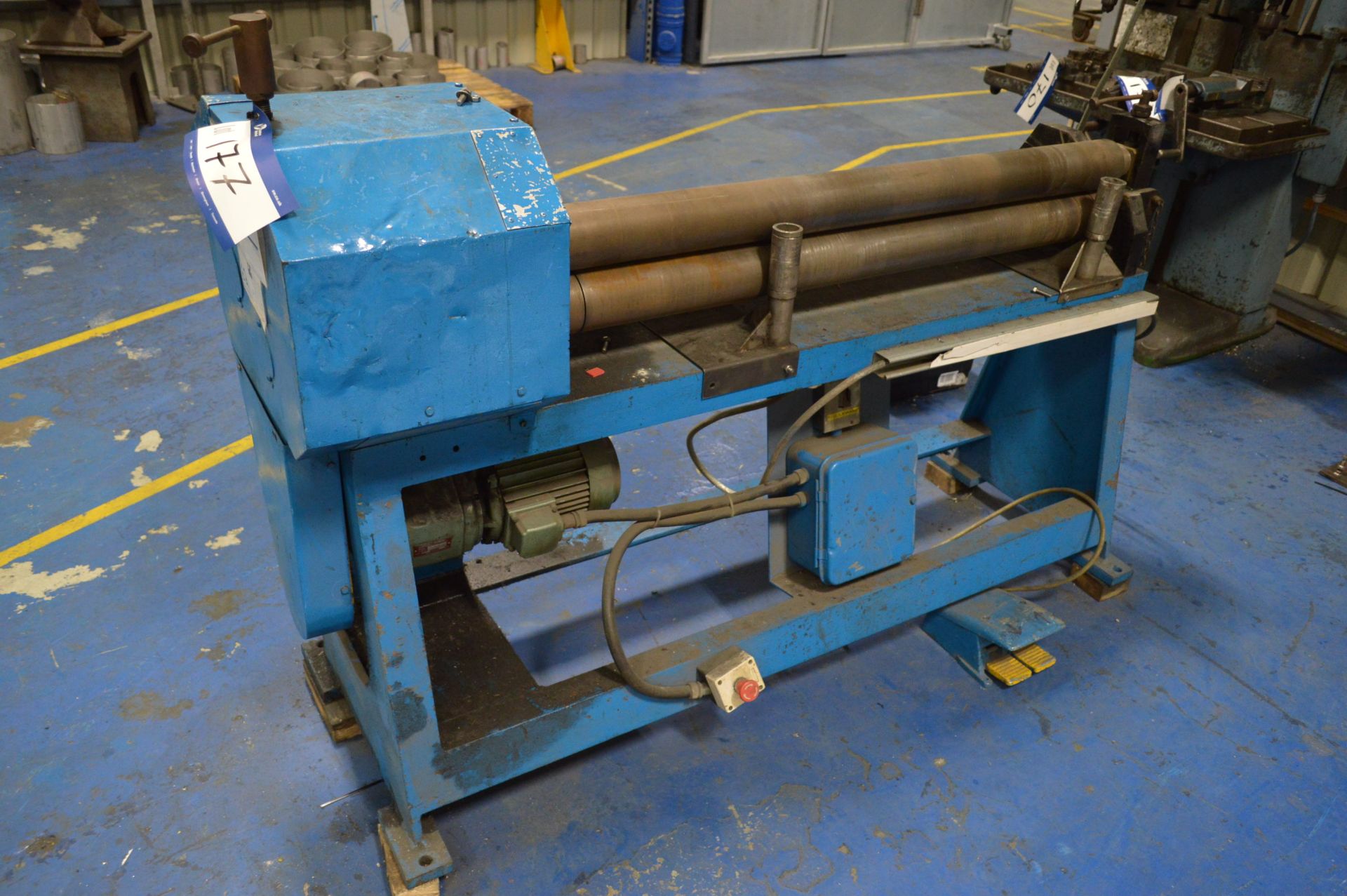 1.3m wide TRIPLE ROLL BENDING MACHINE