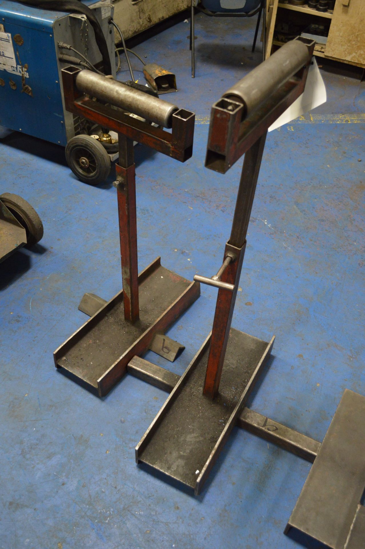 One Pair Fabricated Steel Roller Feed Stands, each - Bild 2 aus 2