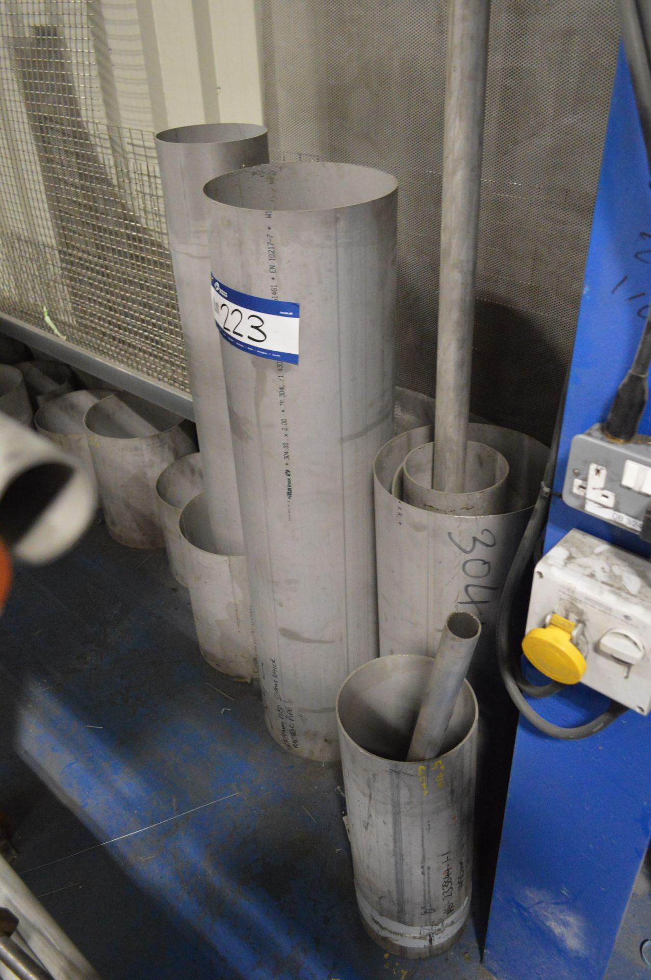 Mainly Stainless Steel Tube Off-Cuts & Mesh, in on - Bild 2 aus 4