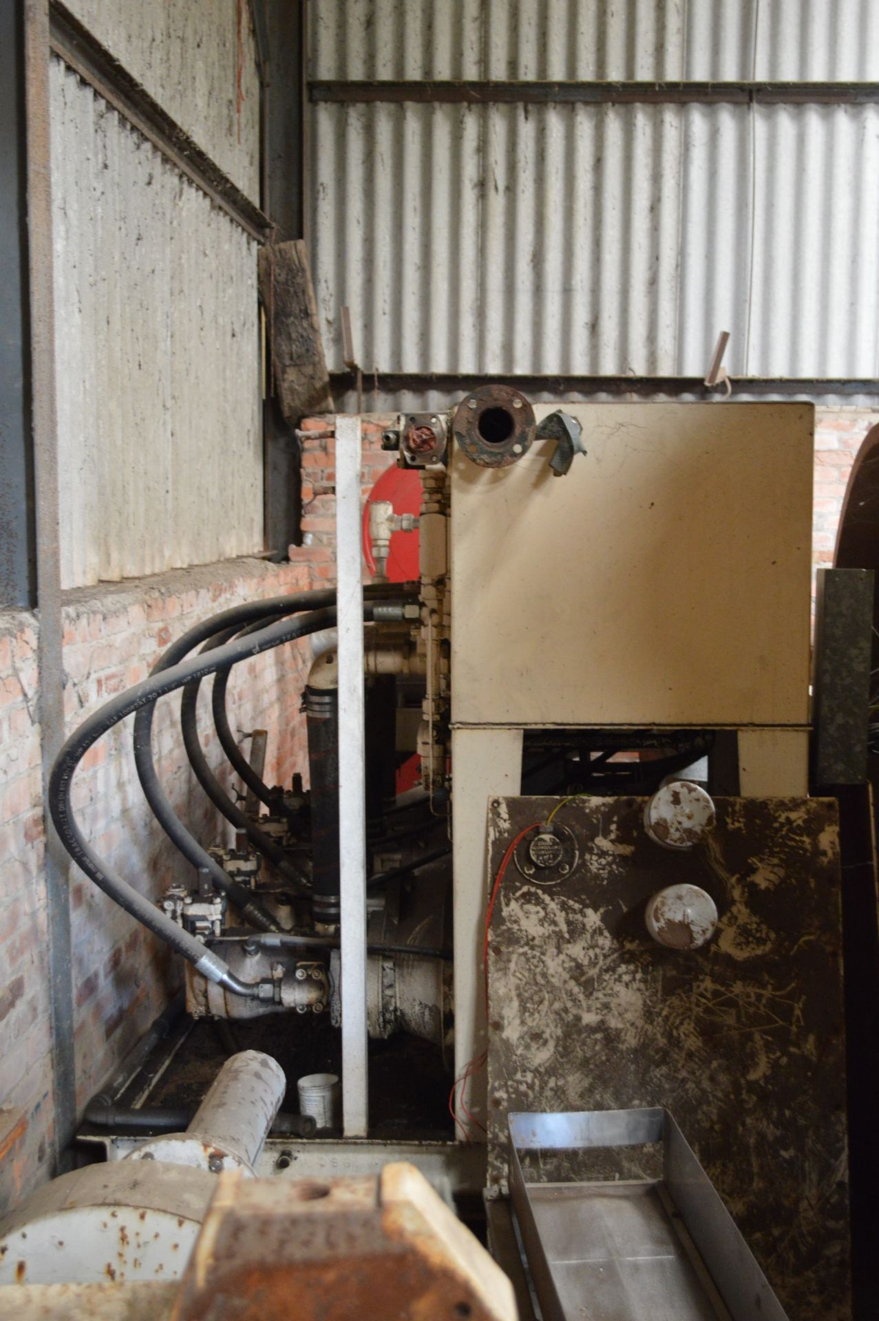 Baker Perkins 450 x 450 Flaking Mill, with hydraulic powerpack (understood to require rebuilding) - Image 3 of 14
