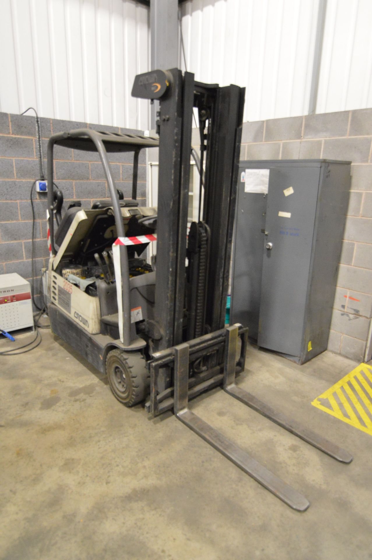 Crown Battery Electric Fork Lift Truck, 1600kg cap