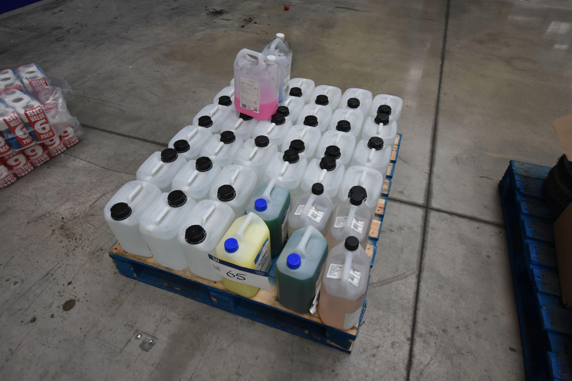 Pallet containing various Cleaning and Scrubbing F