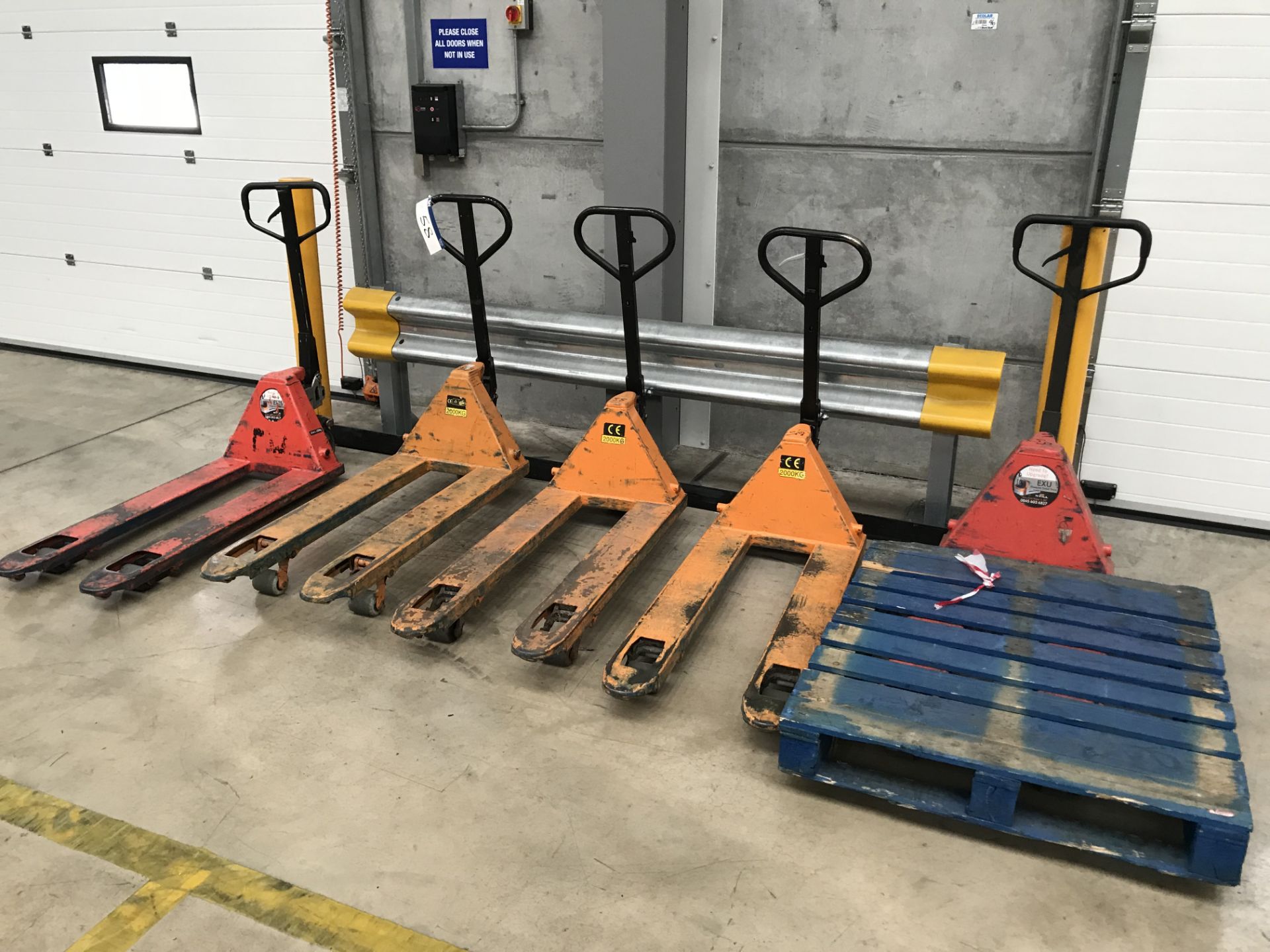 5 x Assorted 2000kg Pallet Trucks (Please Note Und